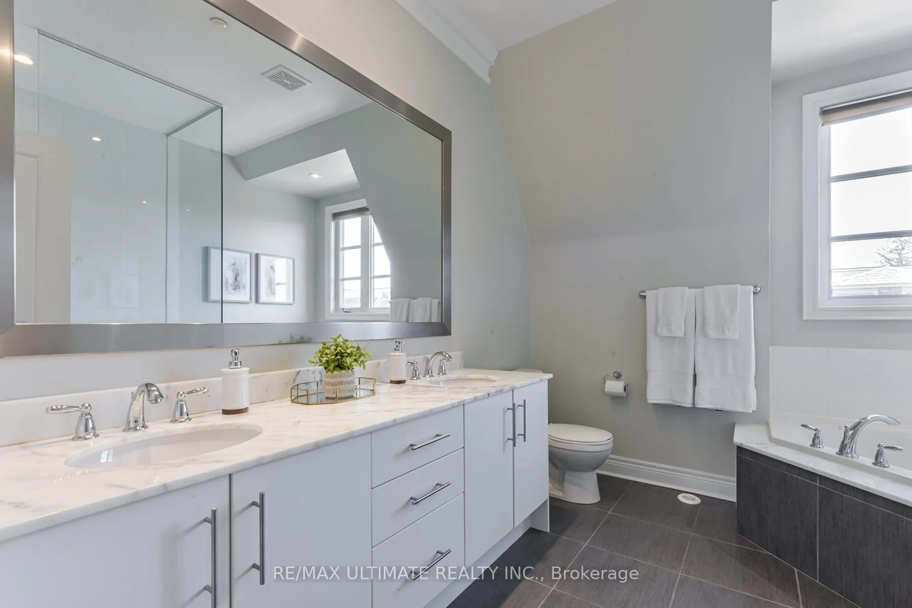 15 Powseland Crescent W, #7