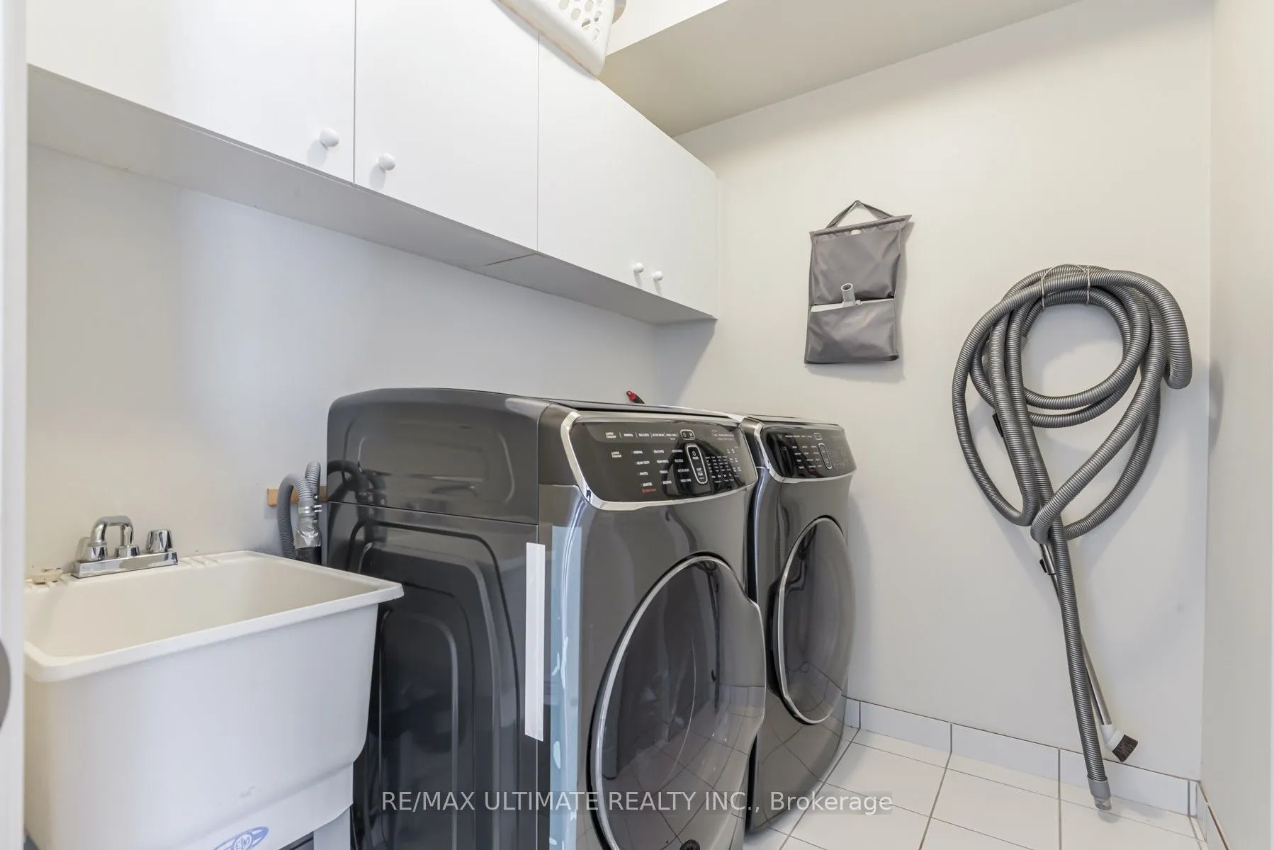 15 Powseland Crescent W, #7