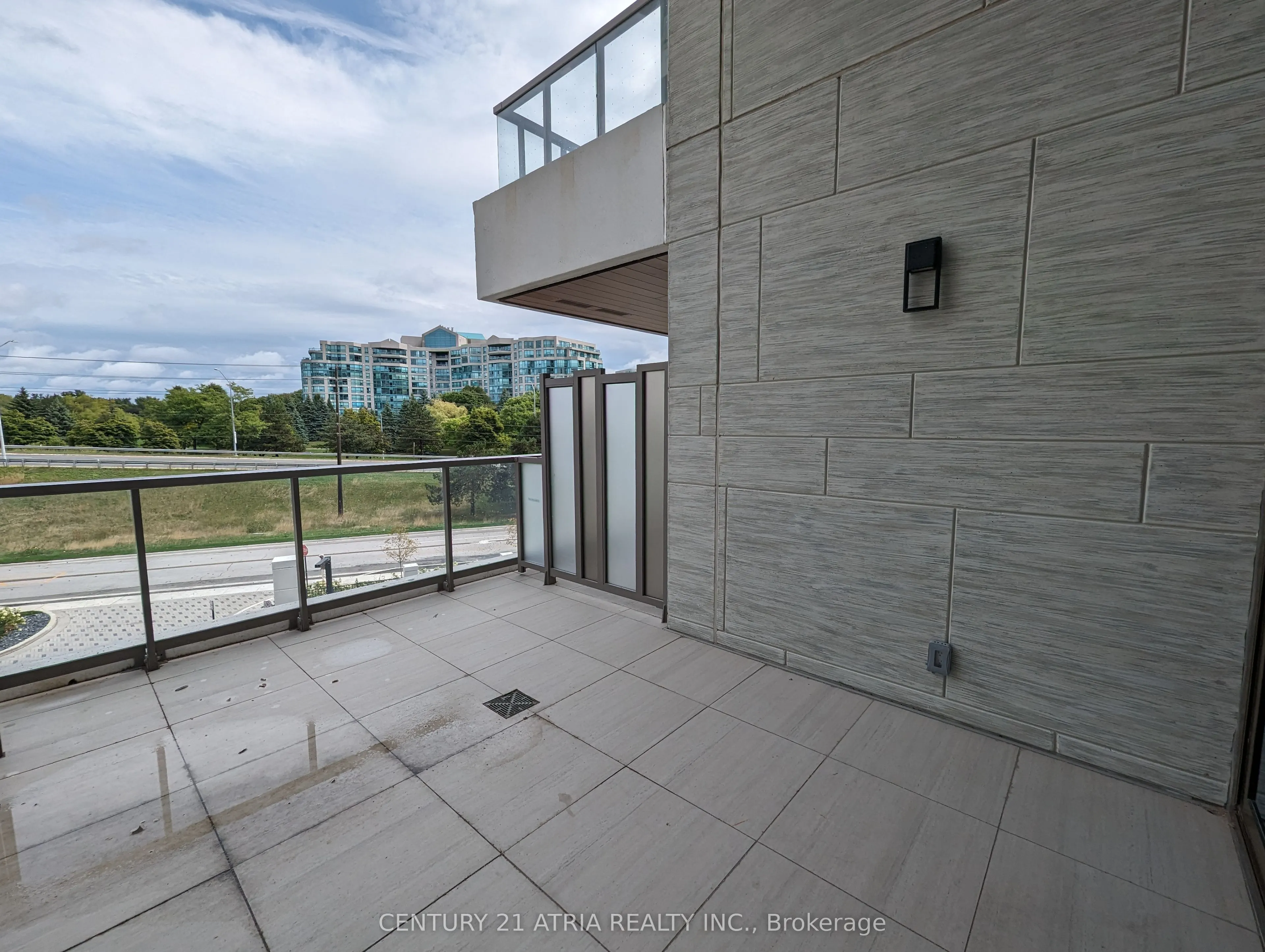 397 Royal Orchard Boulevard, #323