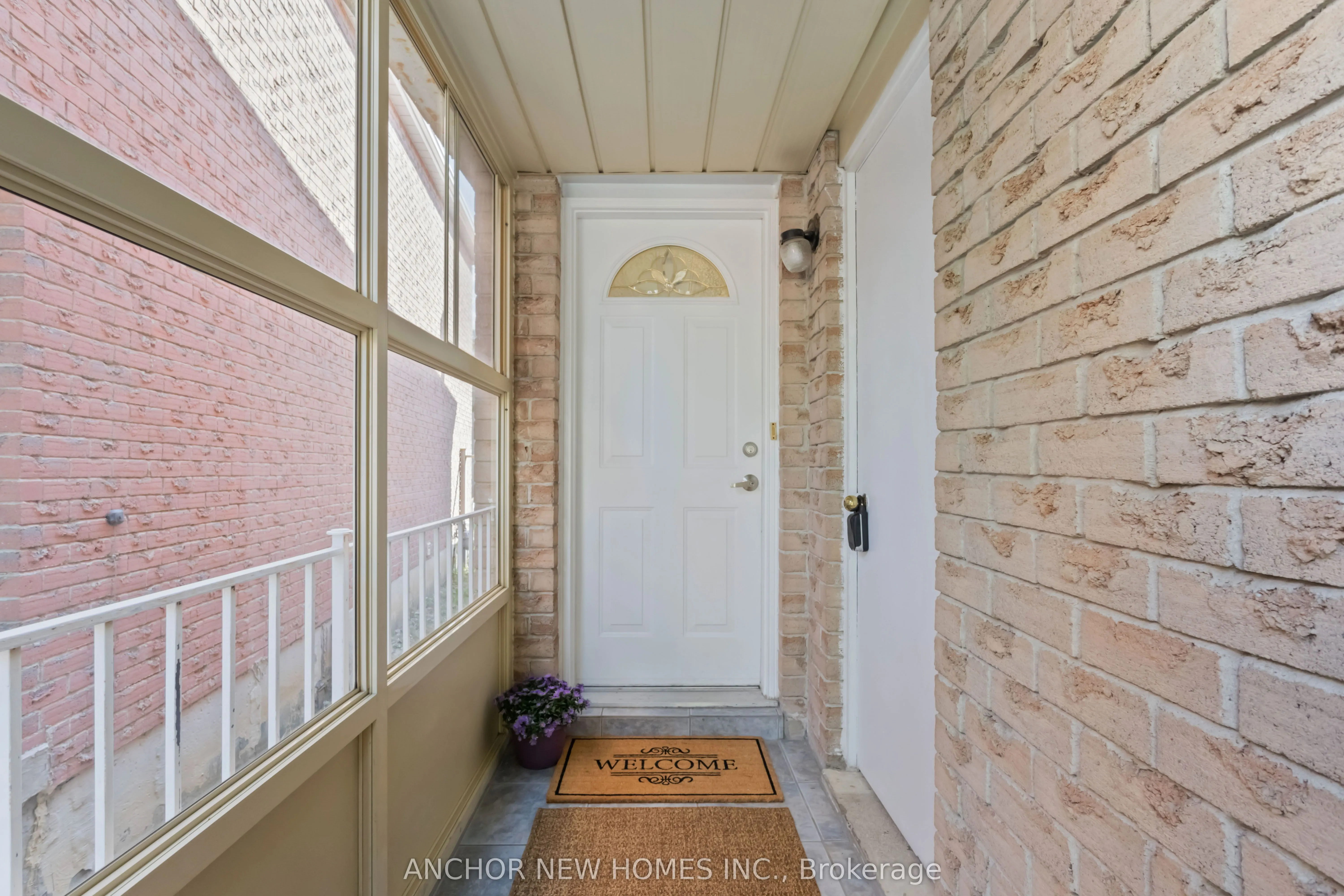 125 Laguna Crescent