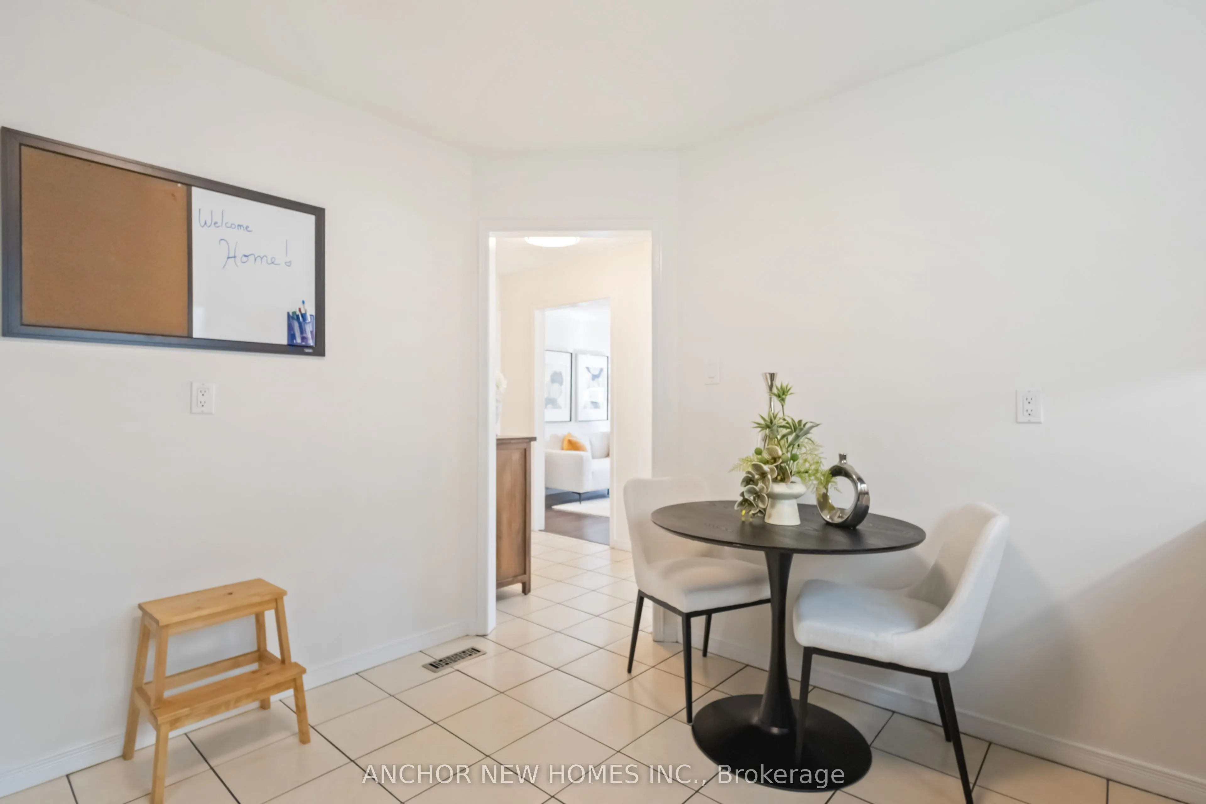125 Laguna Crescent