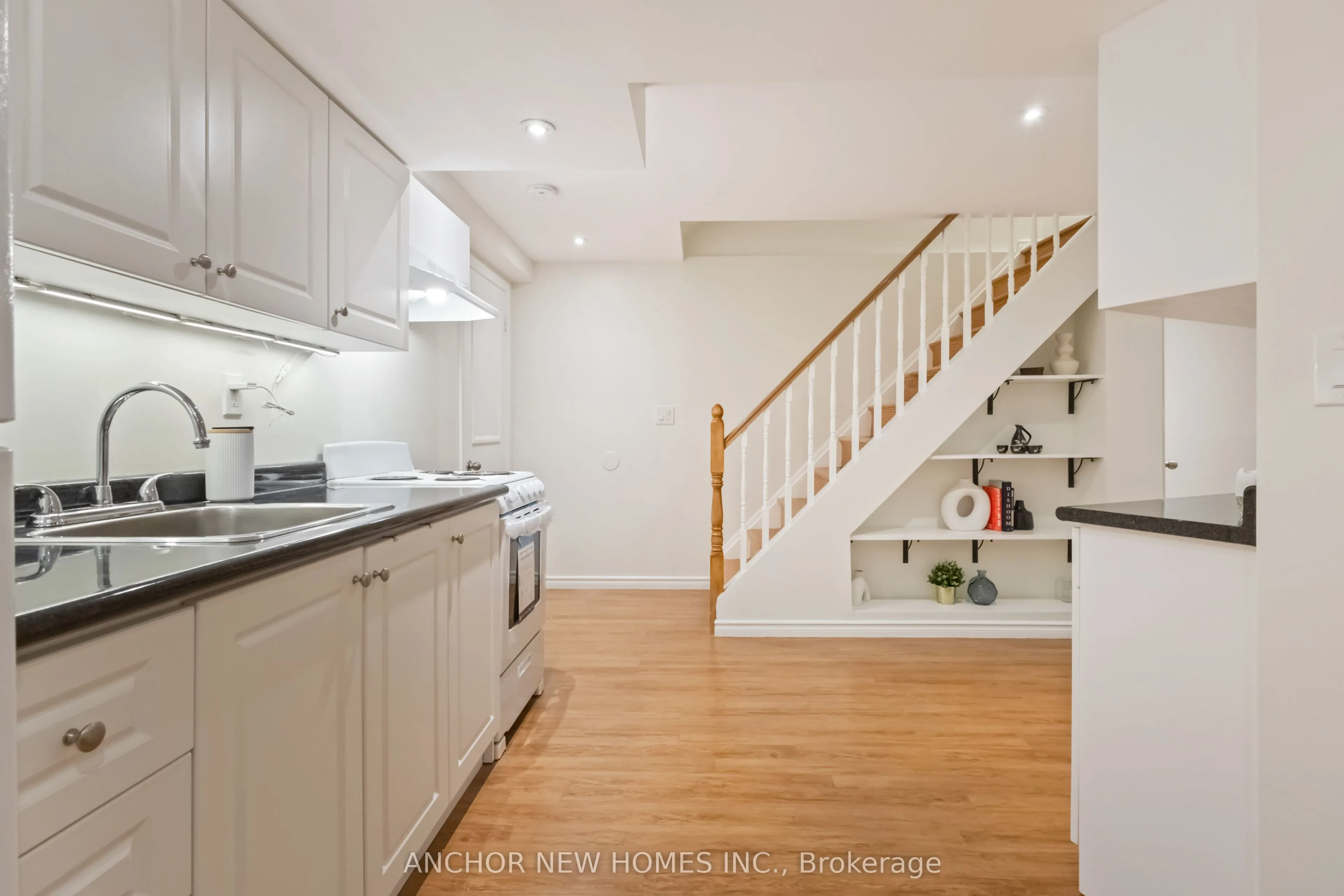 125 Laguna Crescent