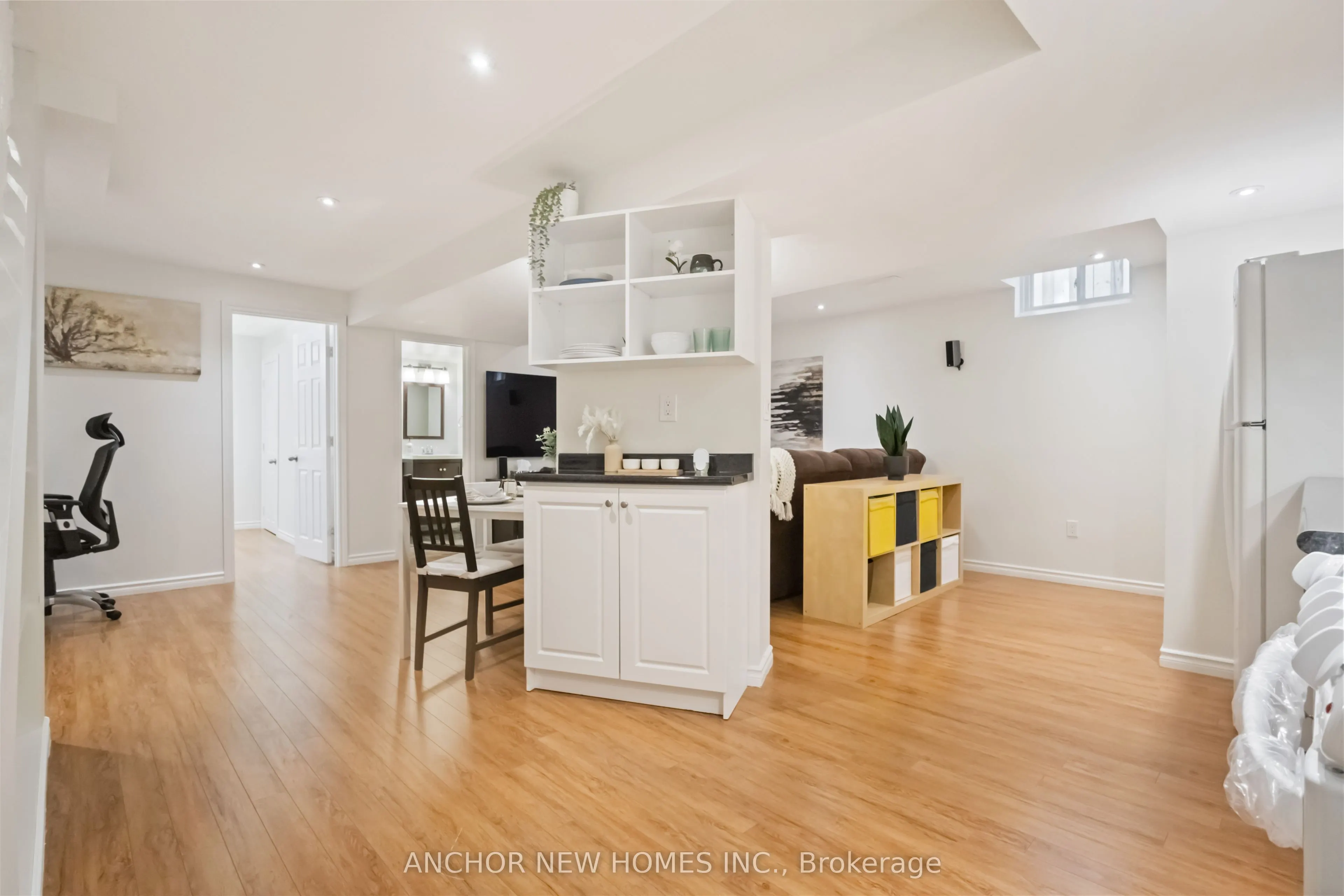 125 Laguna Crescent