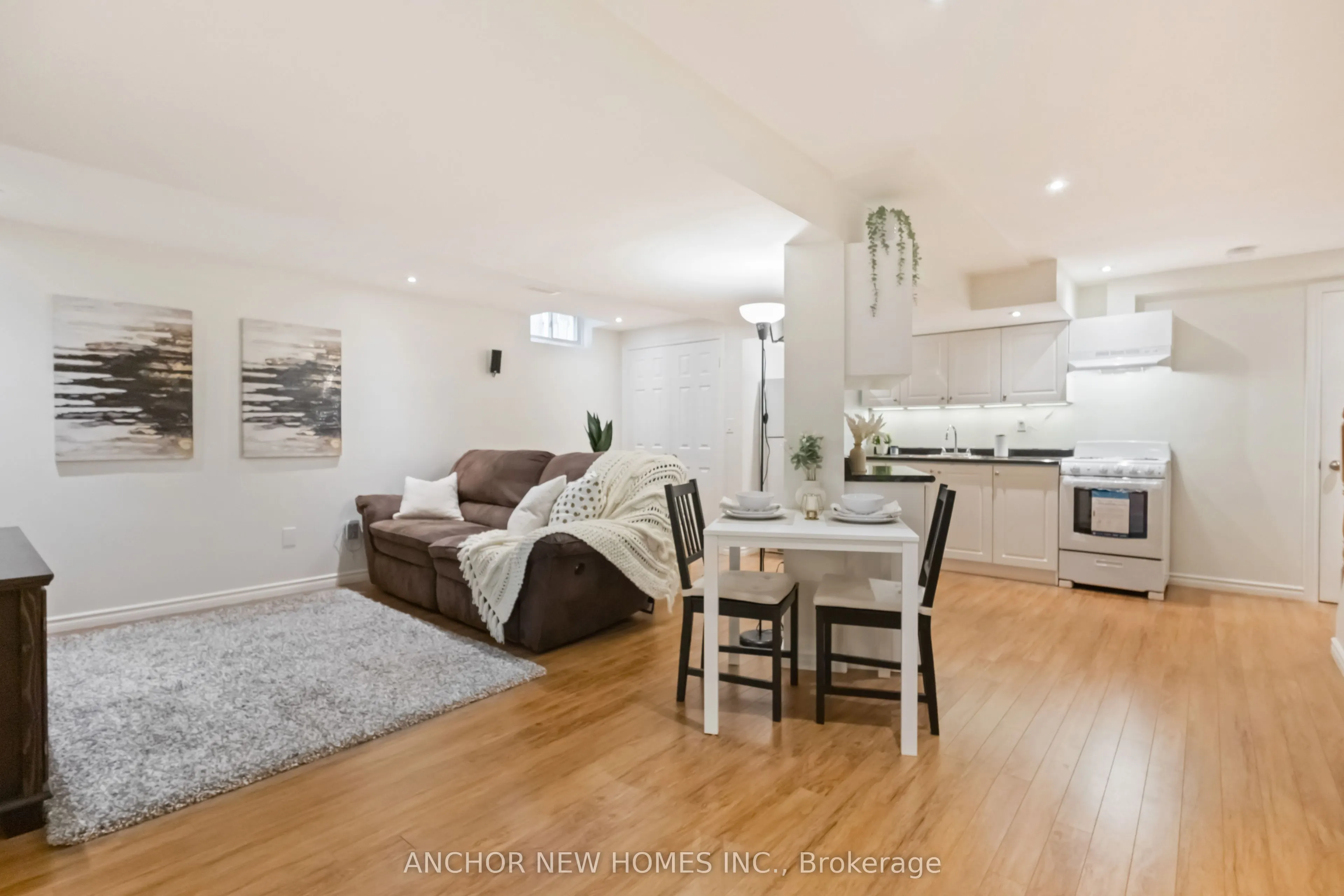 125 Laguna Crescent