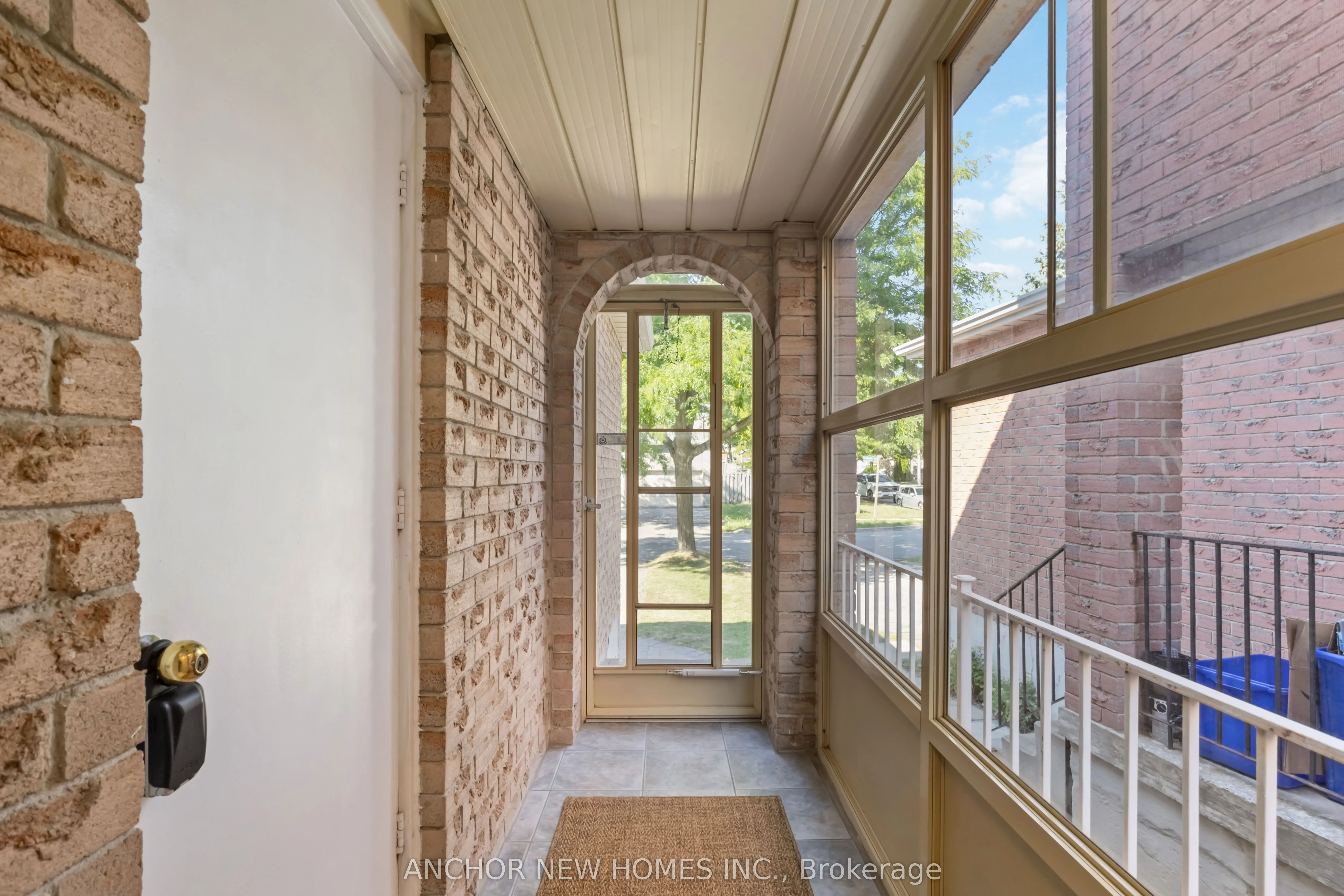 125 Laguna Crescent