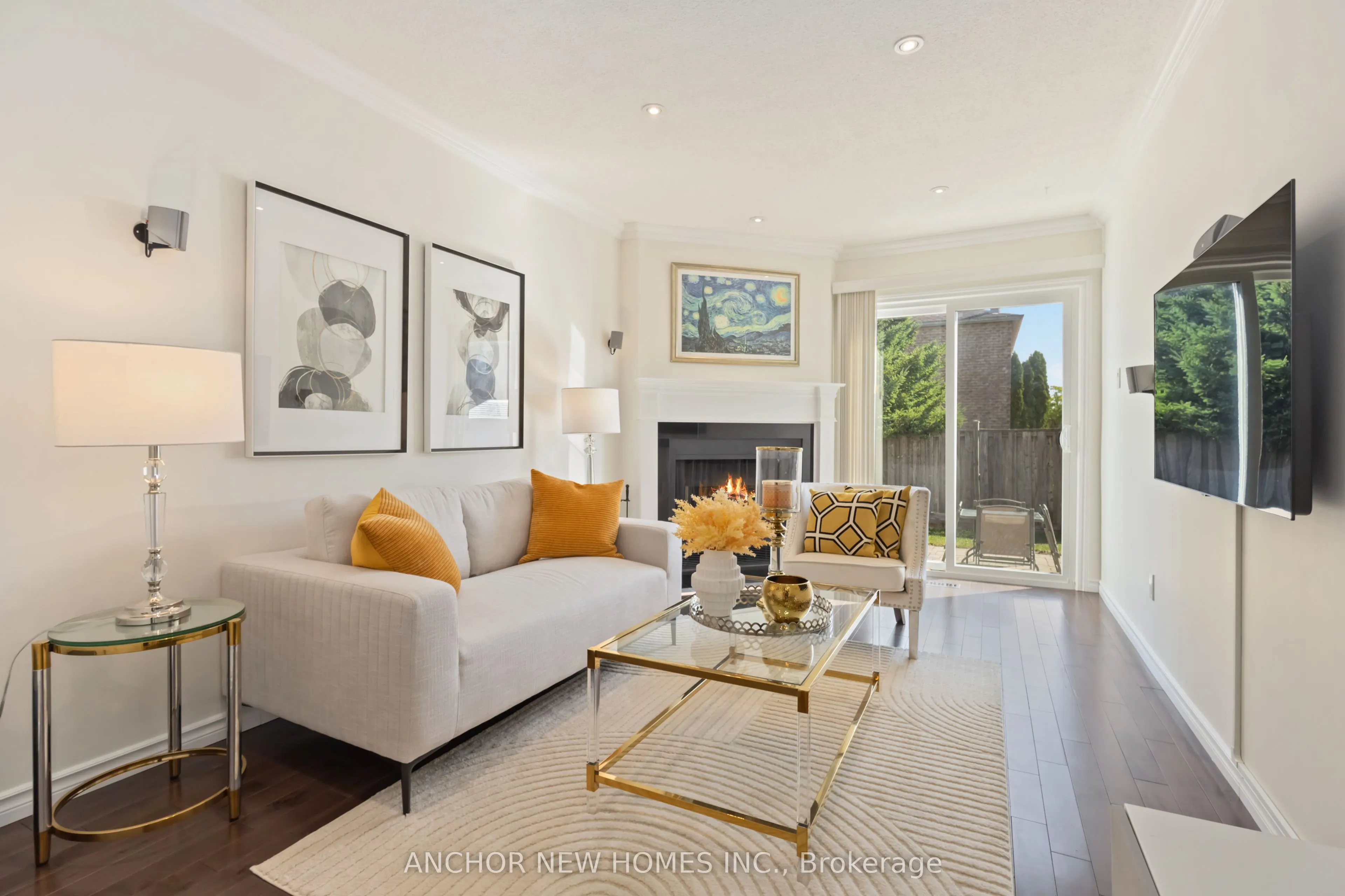 125 Laguna Crescent