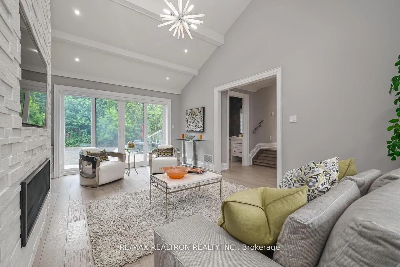 3 Rosea Court