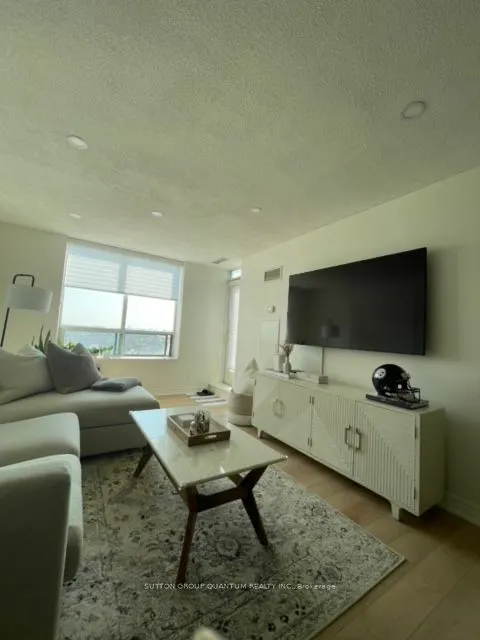 11 Oneida Crescent E, #PH5