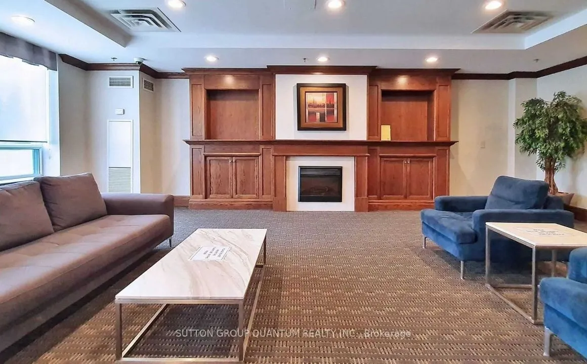 11 Oneida Crescent E, #PH5