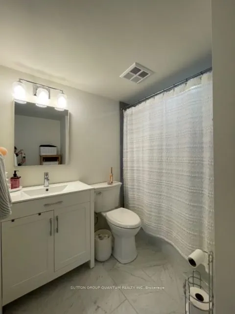 11 Oneida Crescent E, #PH5