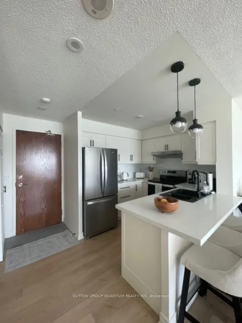11 Oneida Crescent E, #PH5