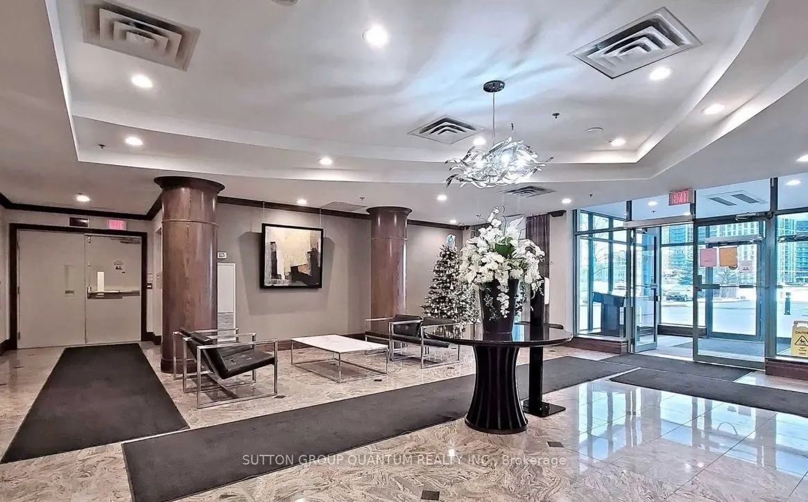 11 Oneida Crescent E, #PH5