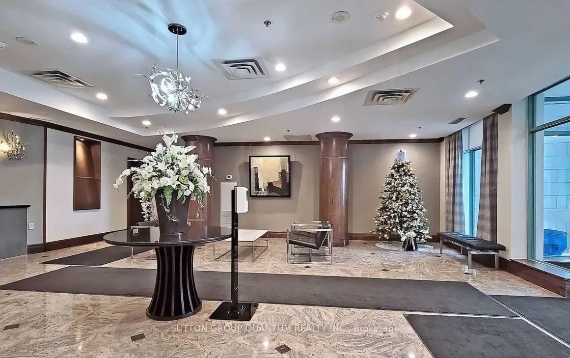 11 Oneida Crescent E, #PH5