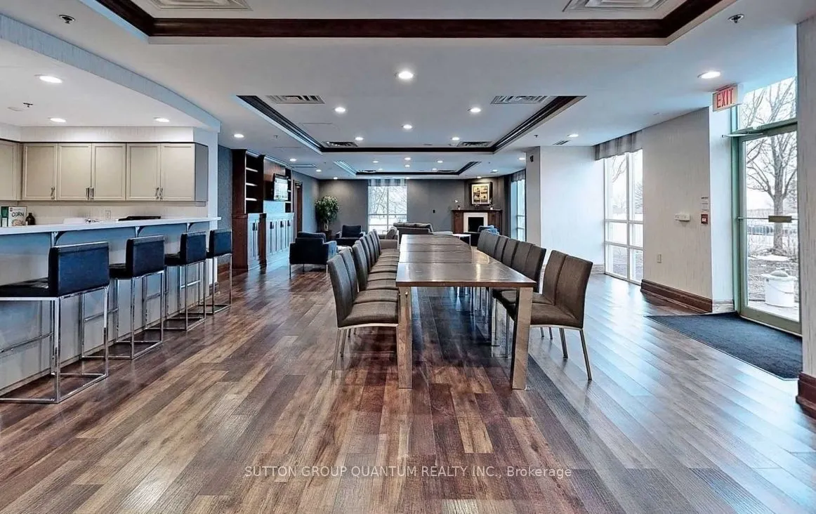 11 Oneida Crescent E, #PH5