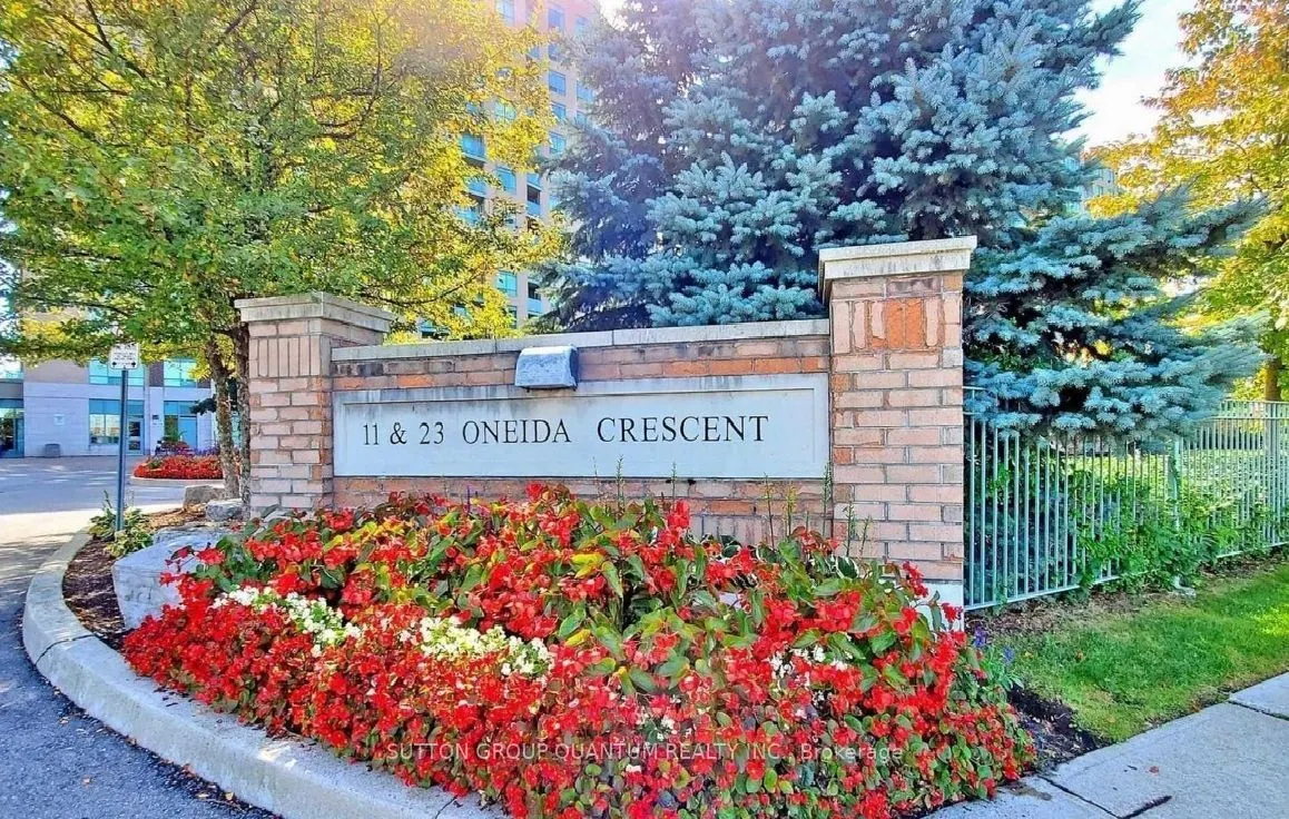 11 Oneida Crescent E, #PH5