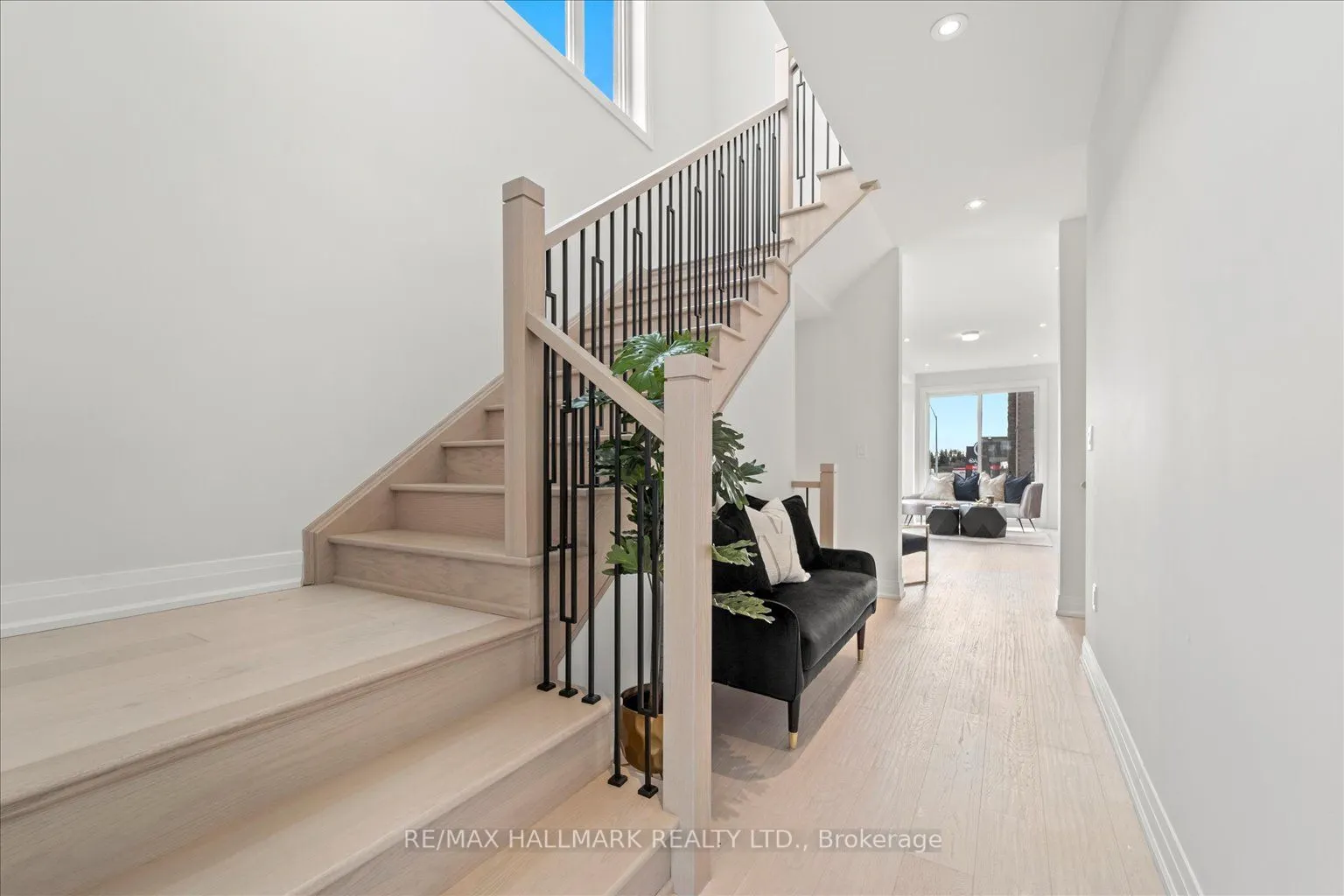 77 Schmeltzer Crescent