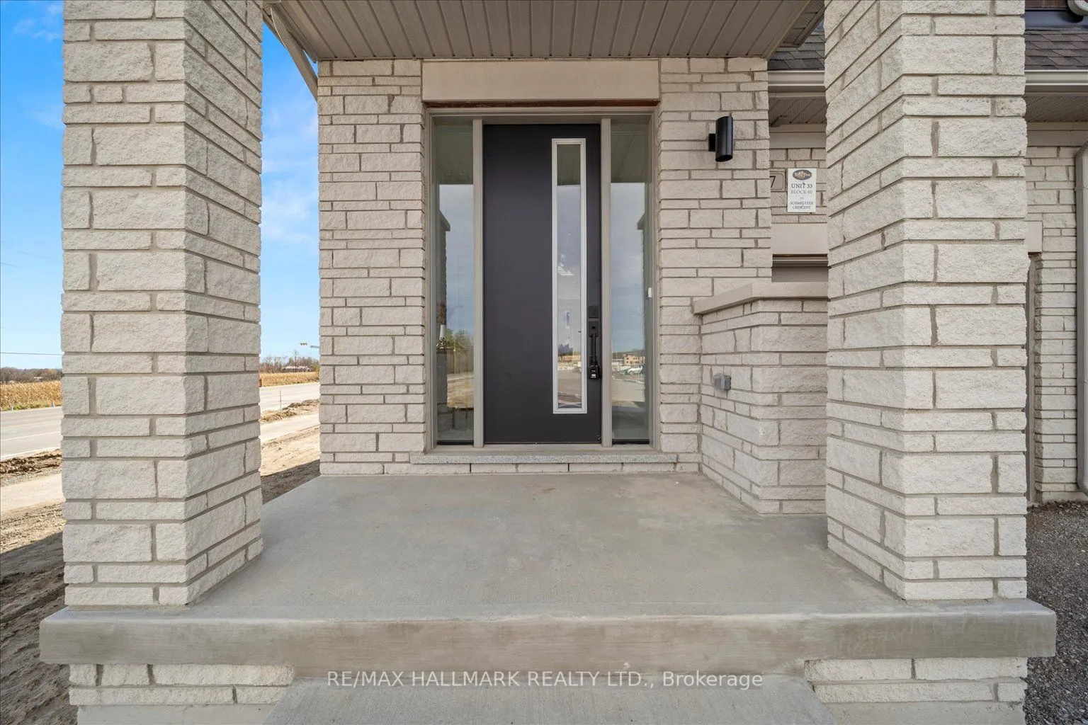 77 Schmeltzer Crescent