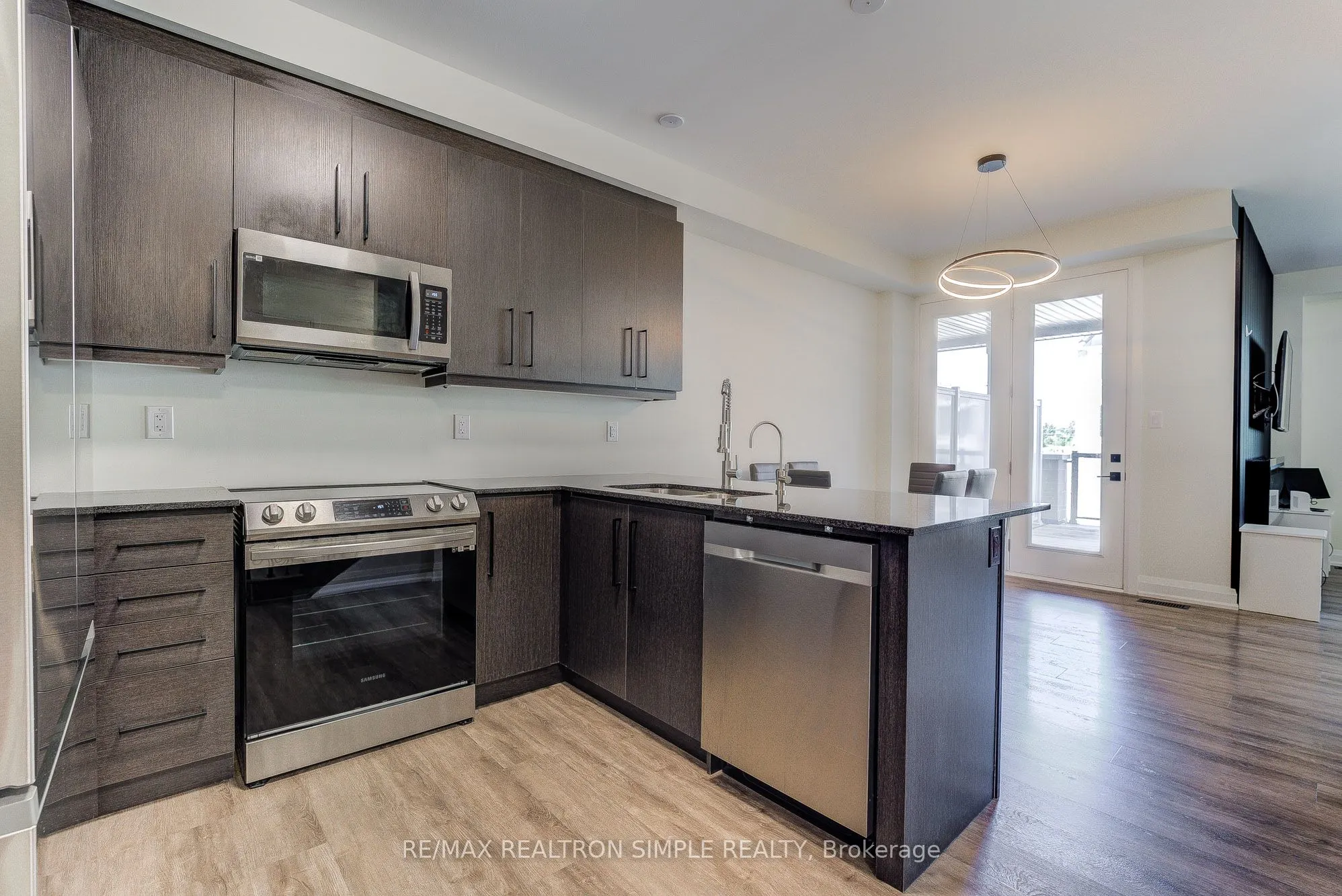 35 Thomas Frisby Jr Crescent