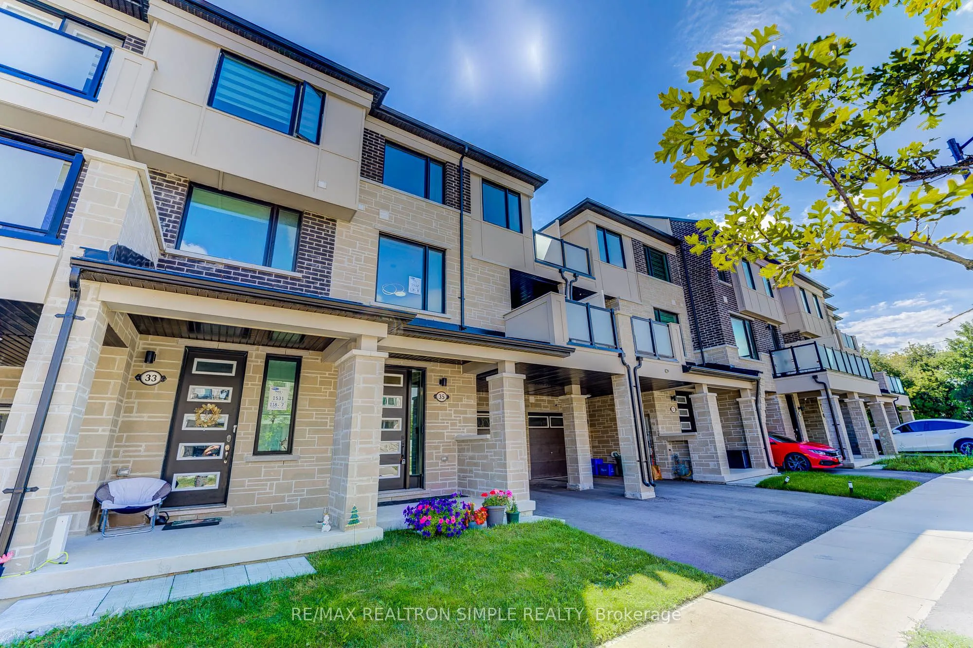 35 Thomas Frisby Jr Crescent