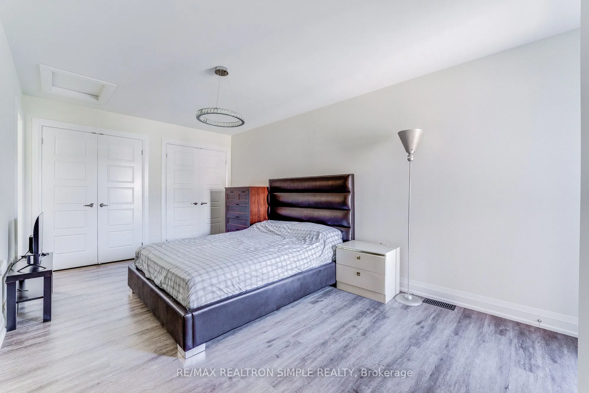 35 Thomas Frisby Jr Crescent