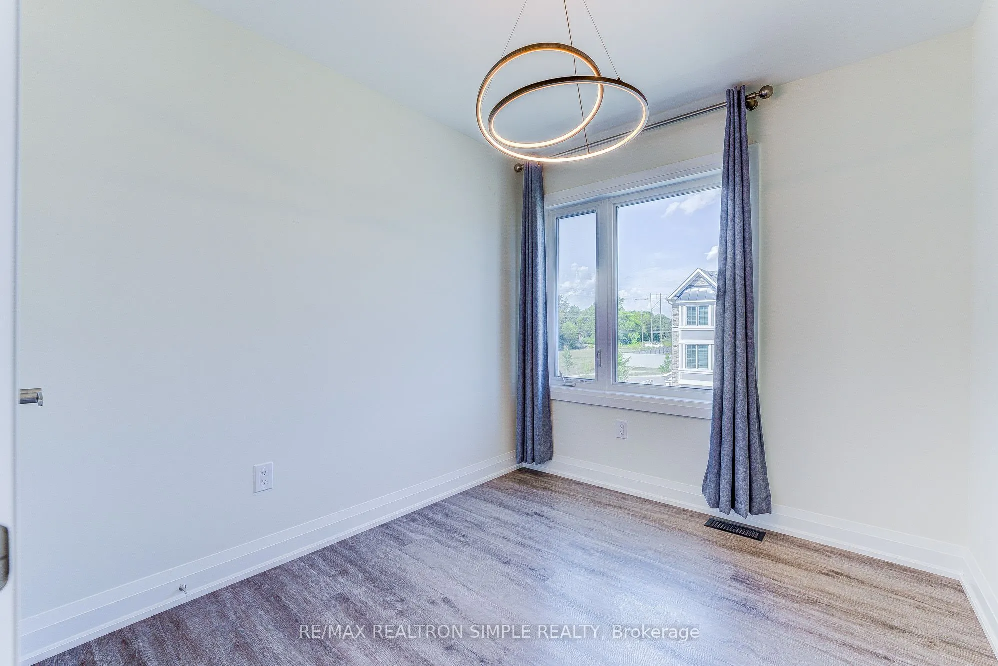 35 Thomas Frisby Jr Crescent