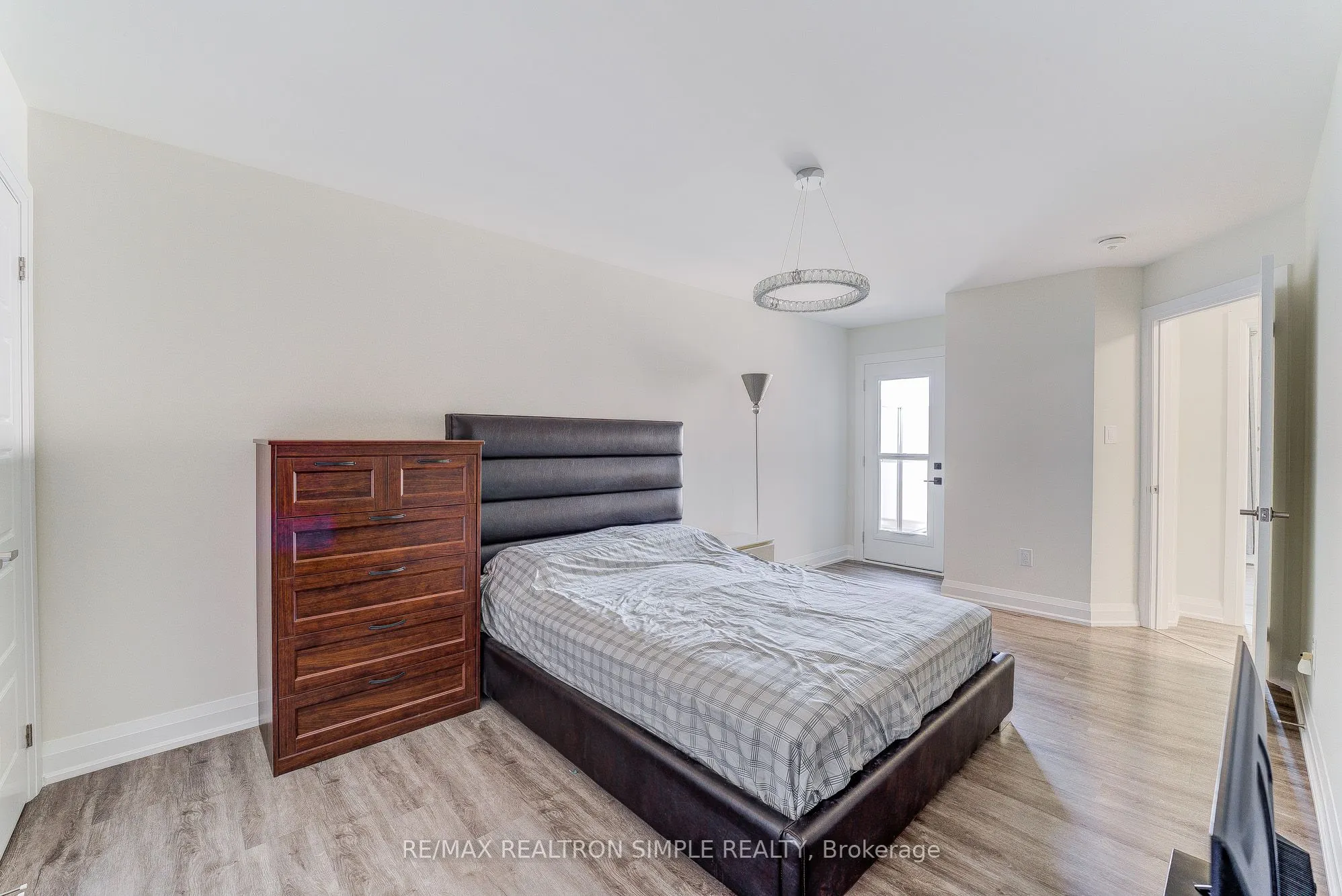35 Thomas Frisby Jr Crescent