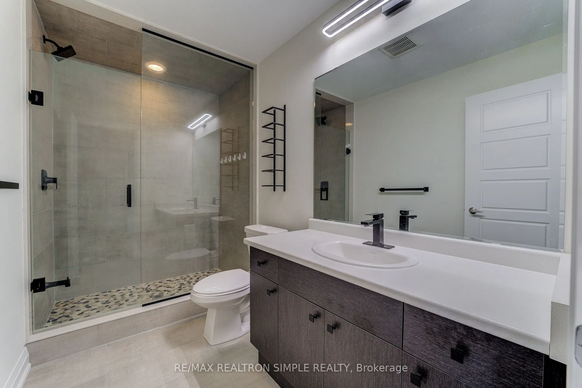 35 Thomas Frisby Jr Crescent