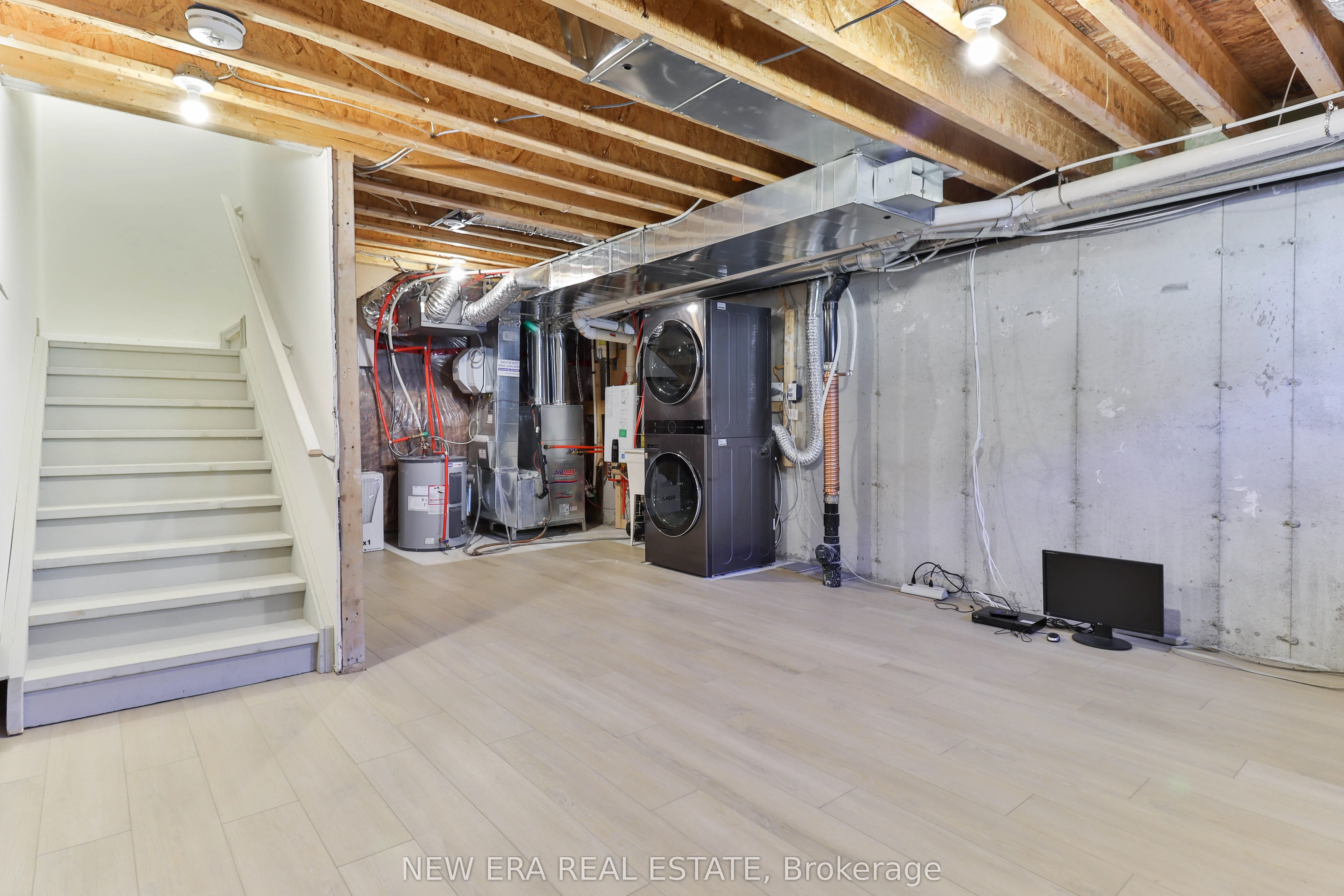 81 Stauffer Crescent