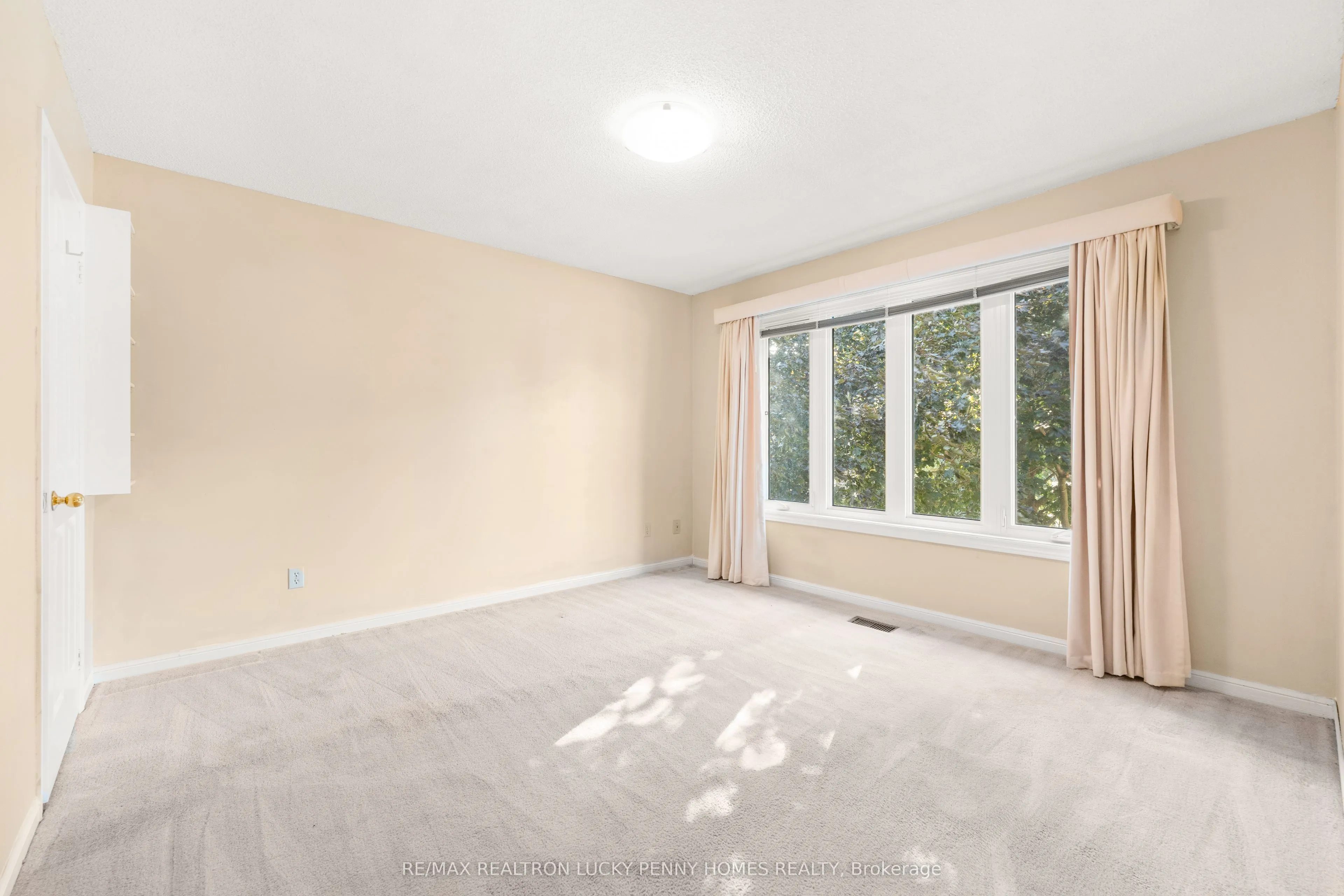 17 McPhillips Avenue