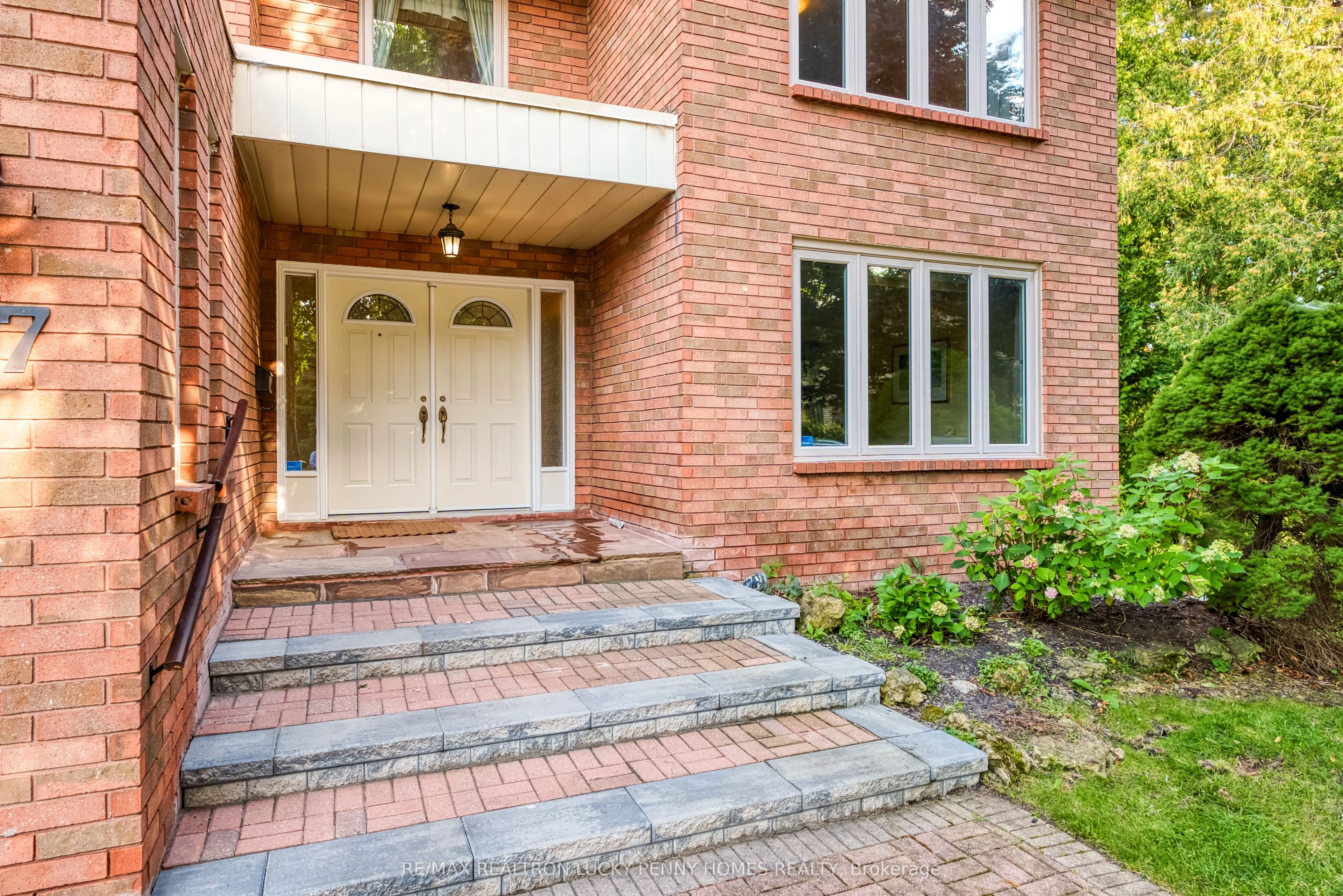 17 McPhillips Avenue
