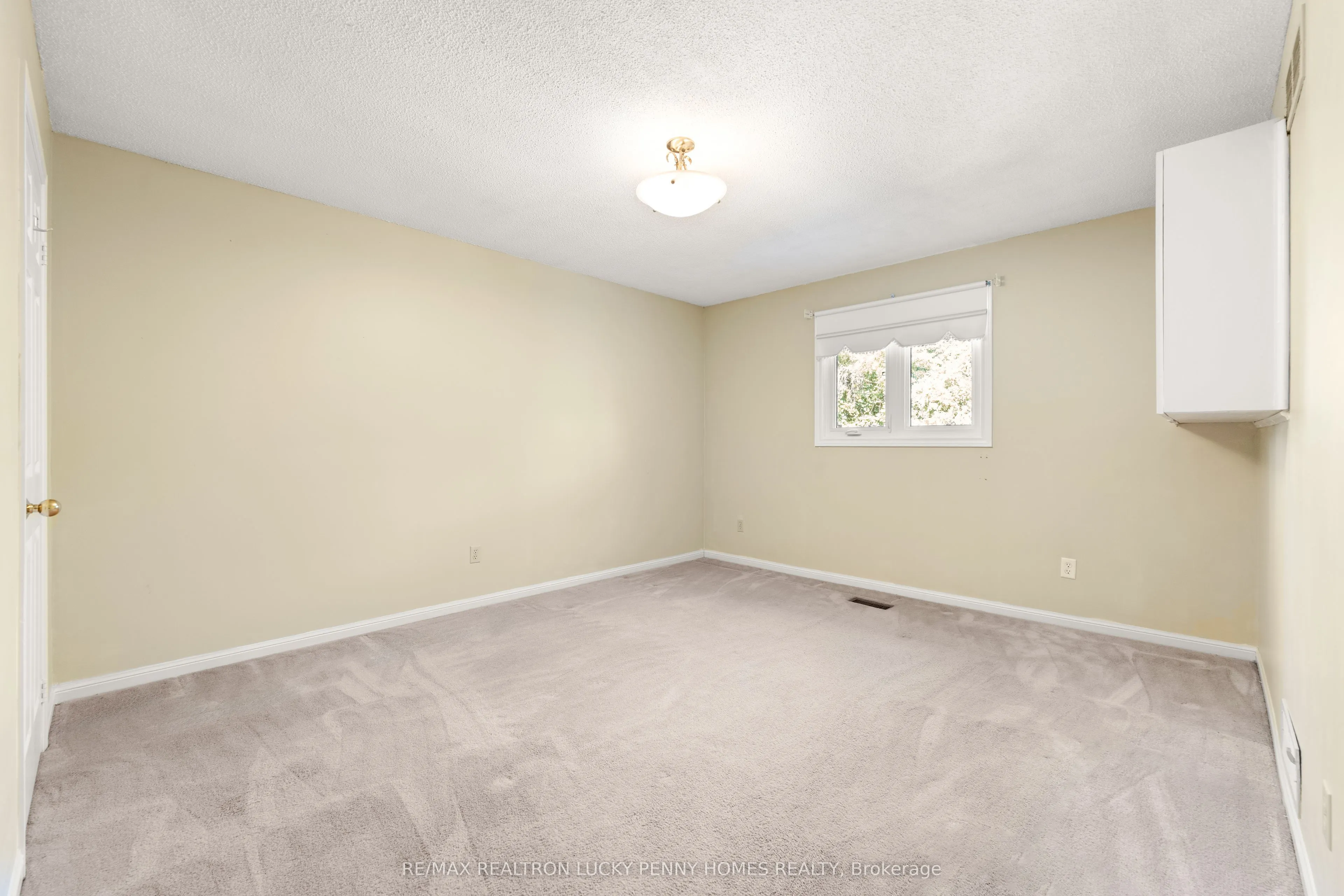17 McPhillips Avenue