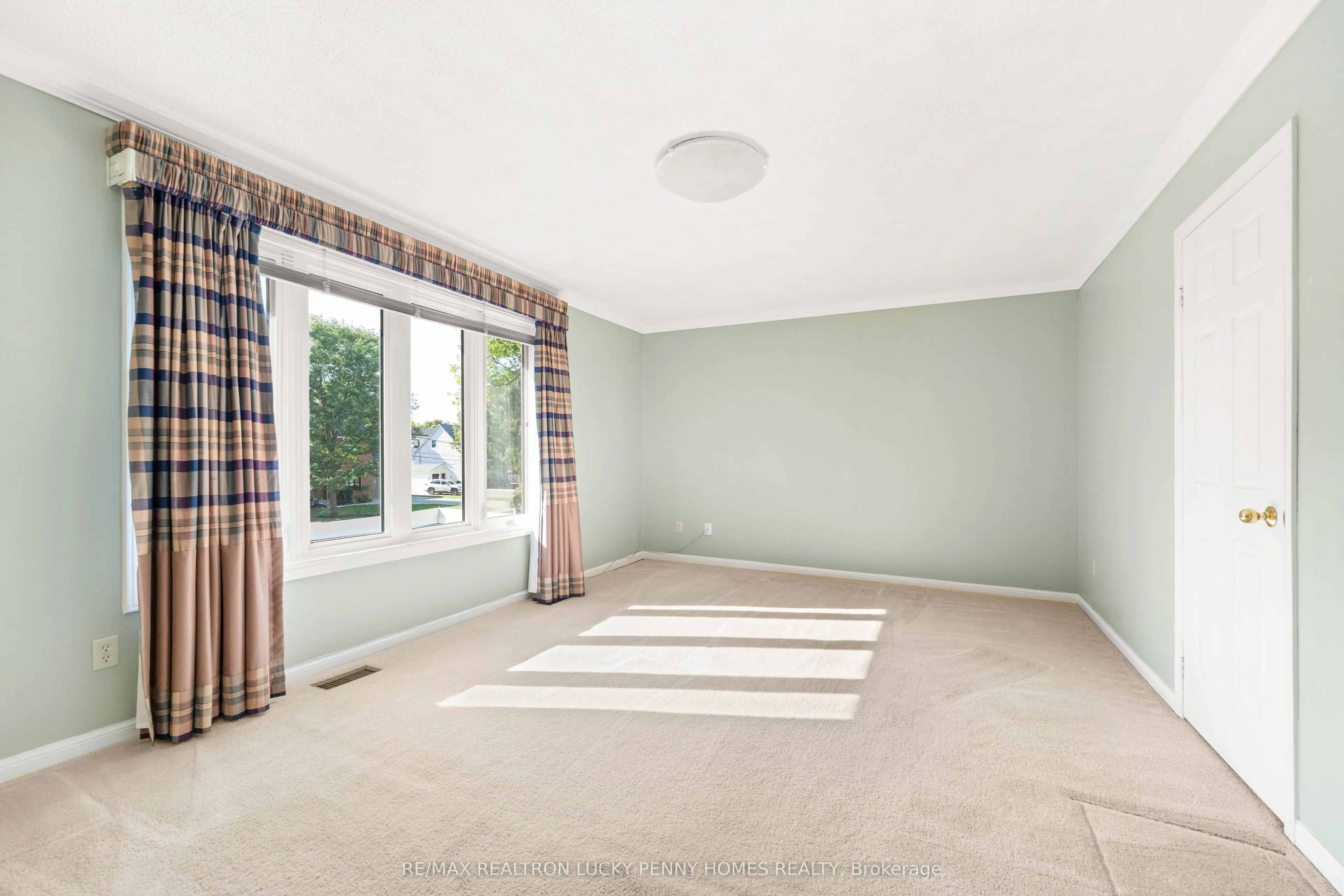 17 McPhillips Avenue