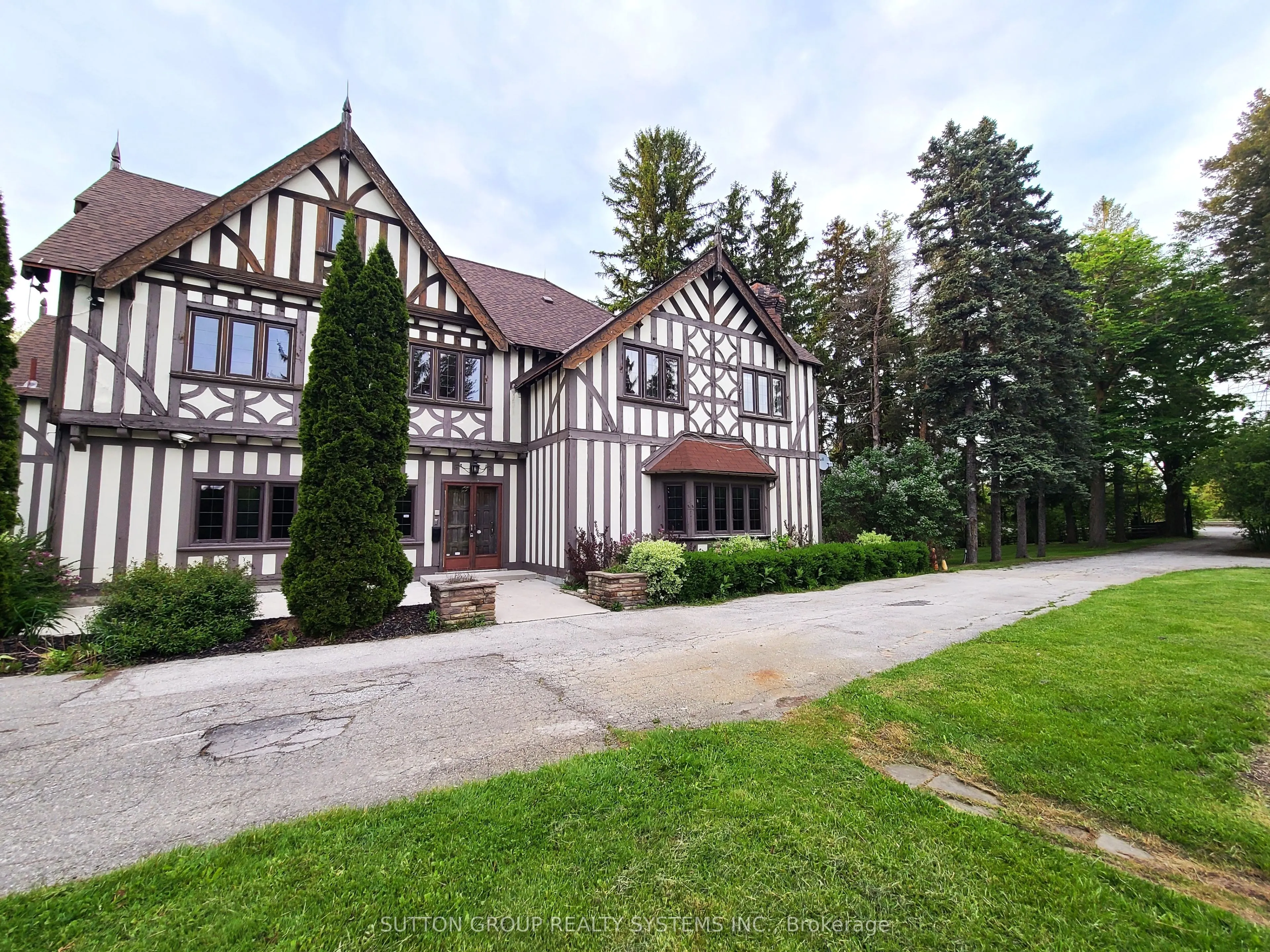 13284 Bathurst Street