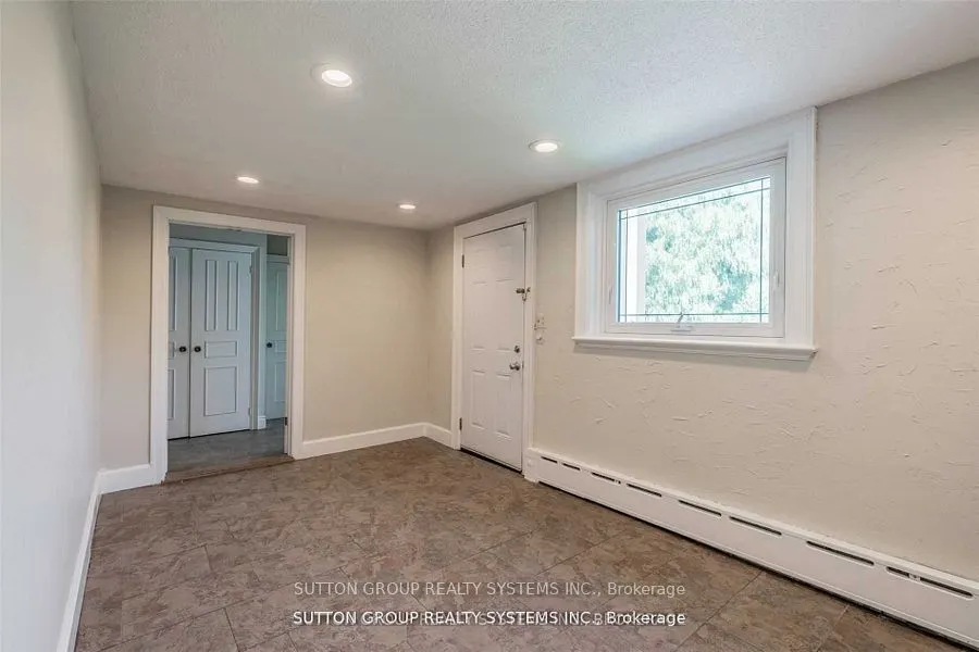 13284 Bathurst Street