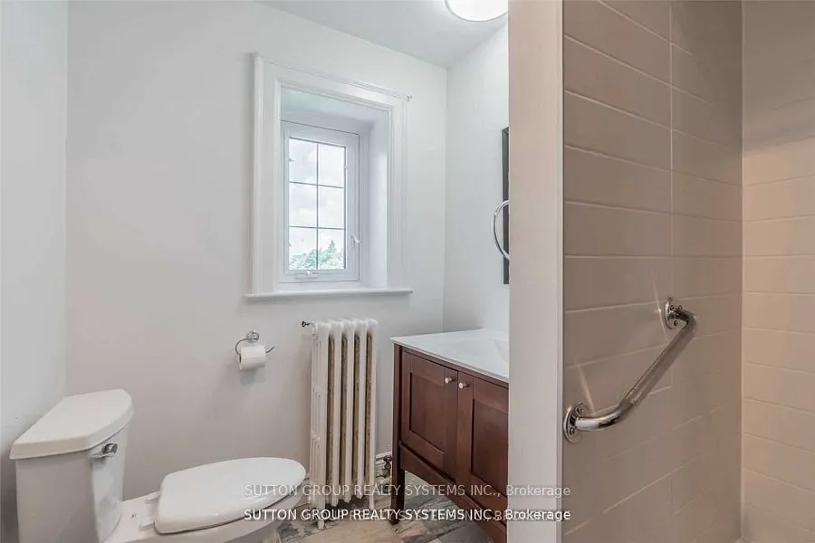 13284 Bathurst Street