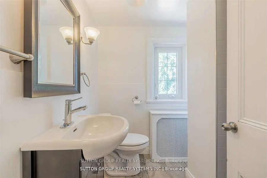 13284 Bathurst Street