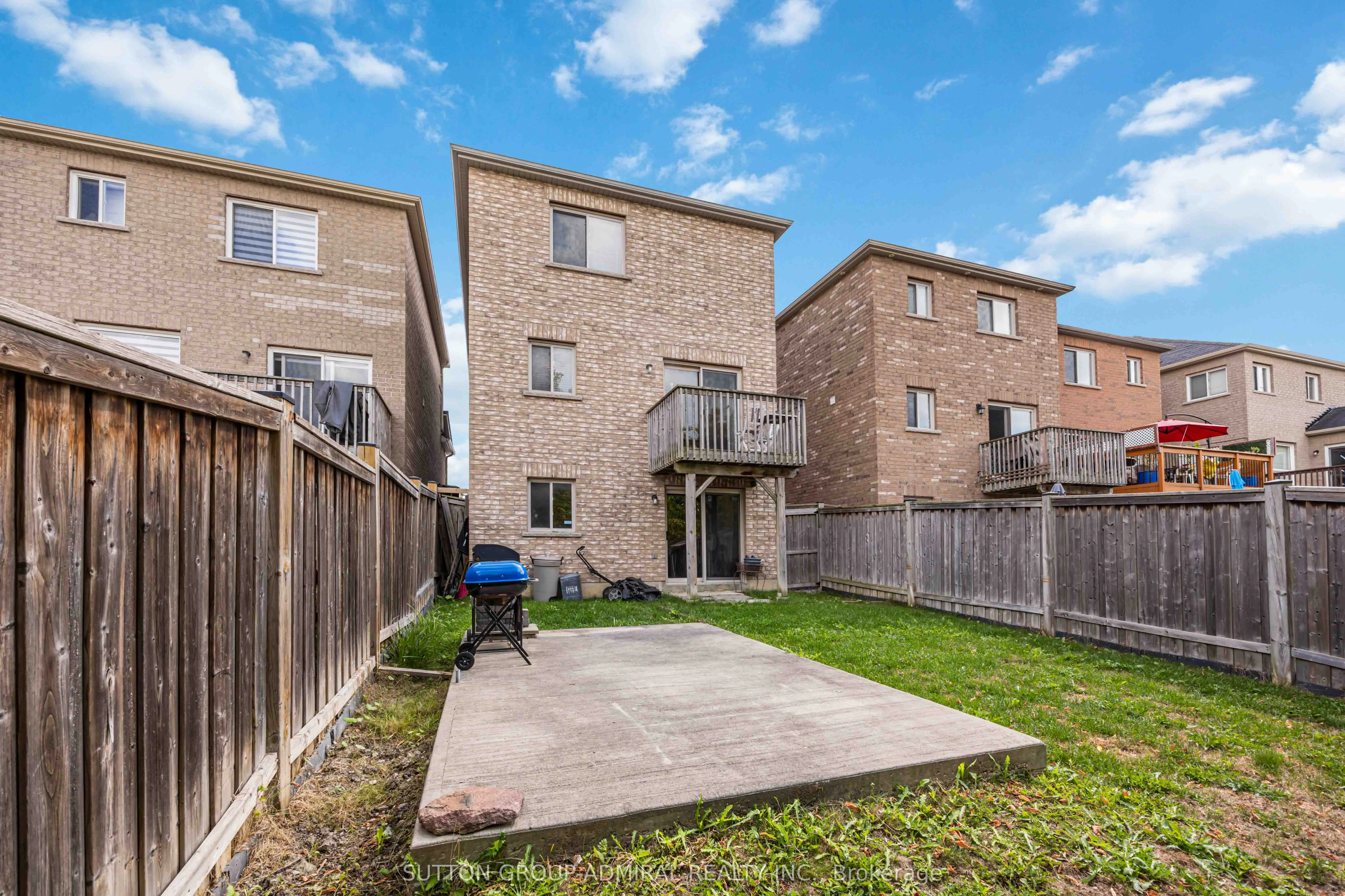 135 Armstrong Crescent