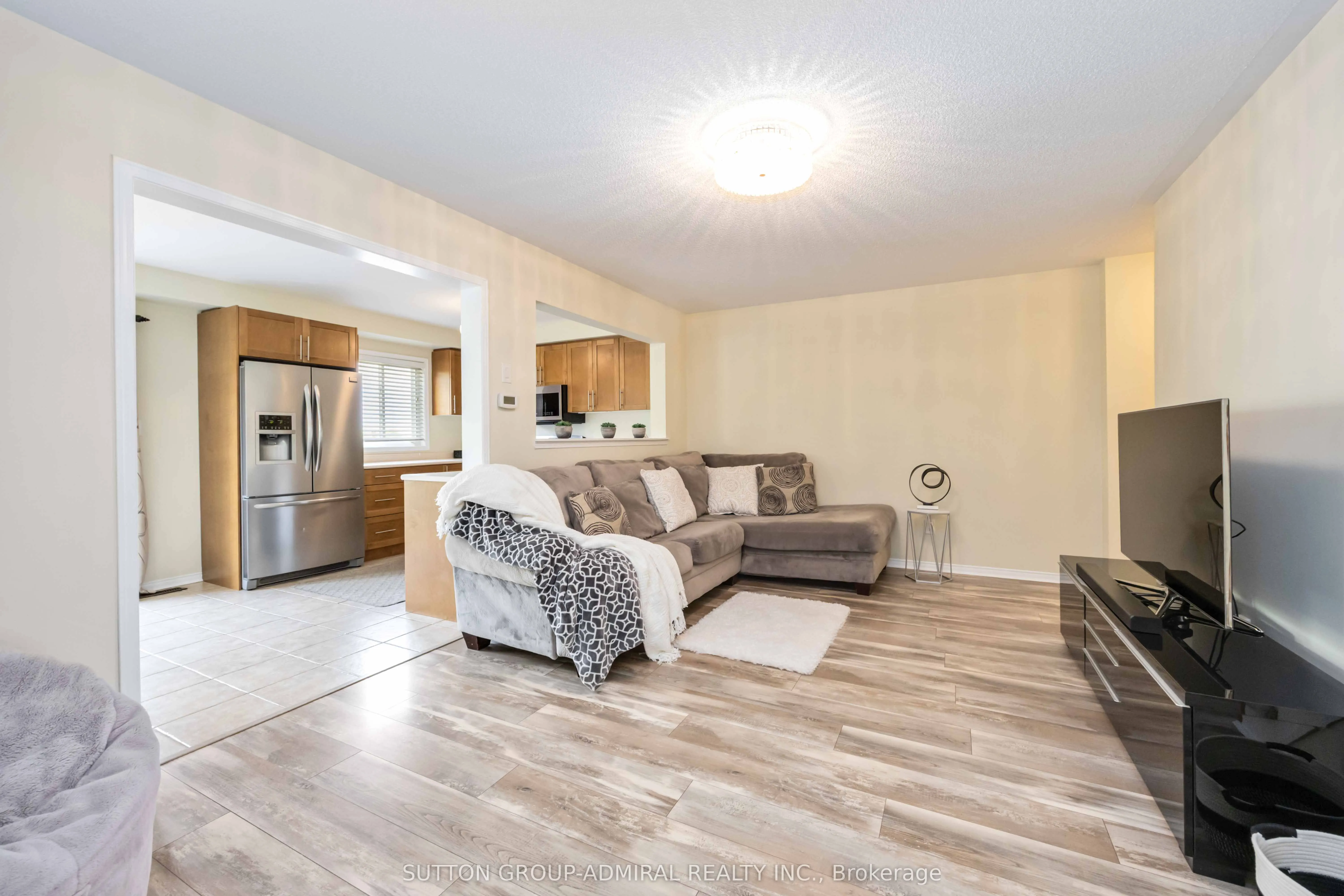 135 Armstrong Crescent