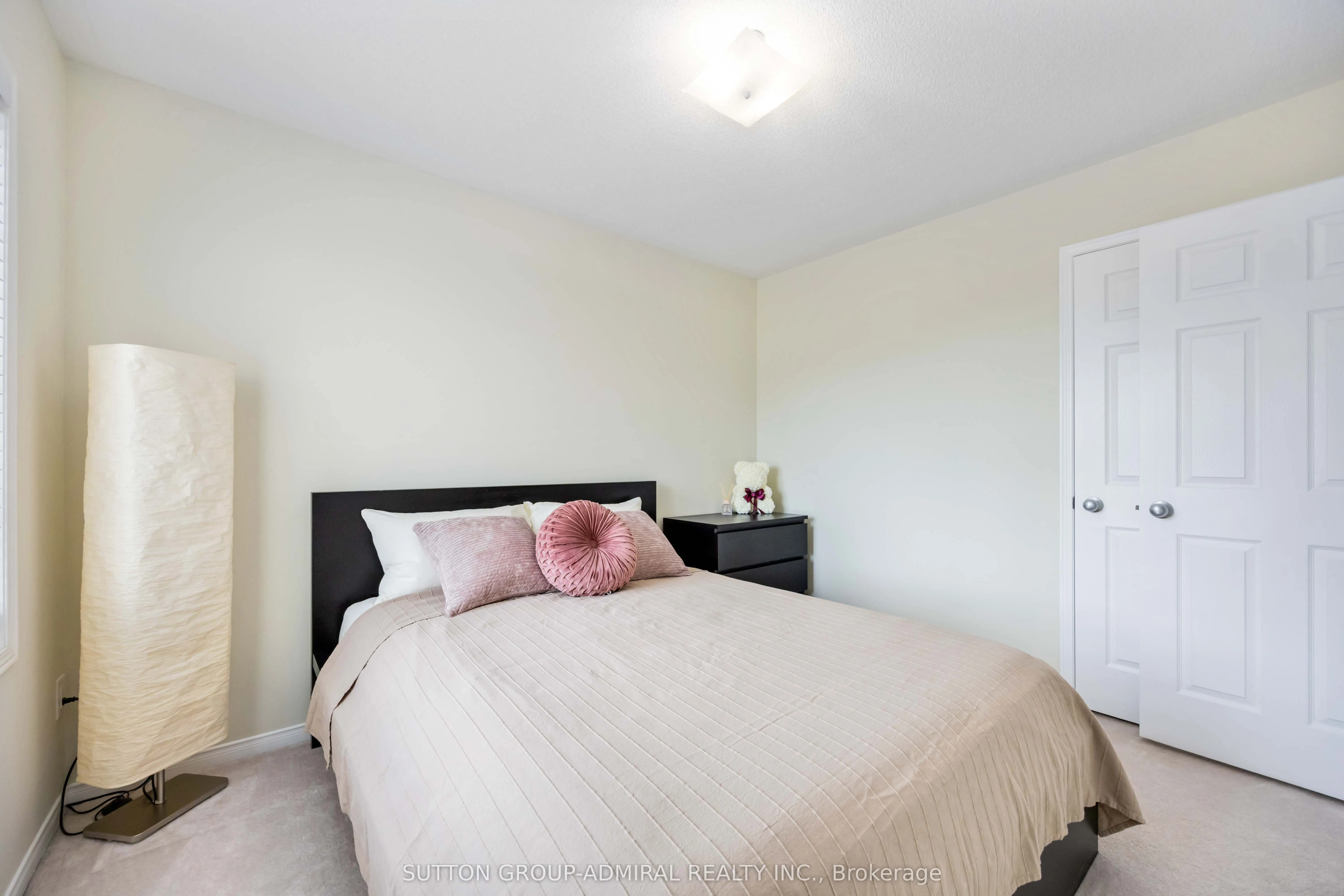 135 Armstrong Crescent