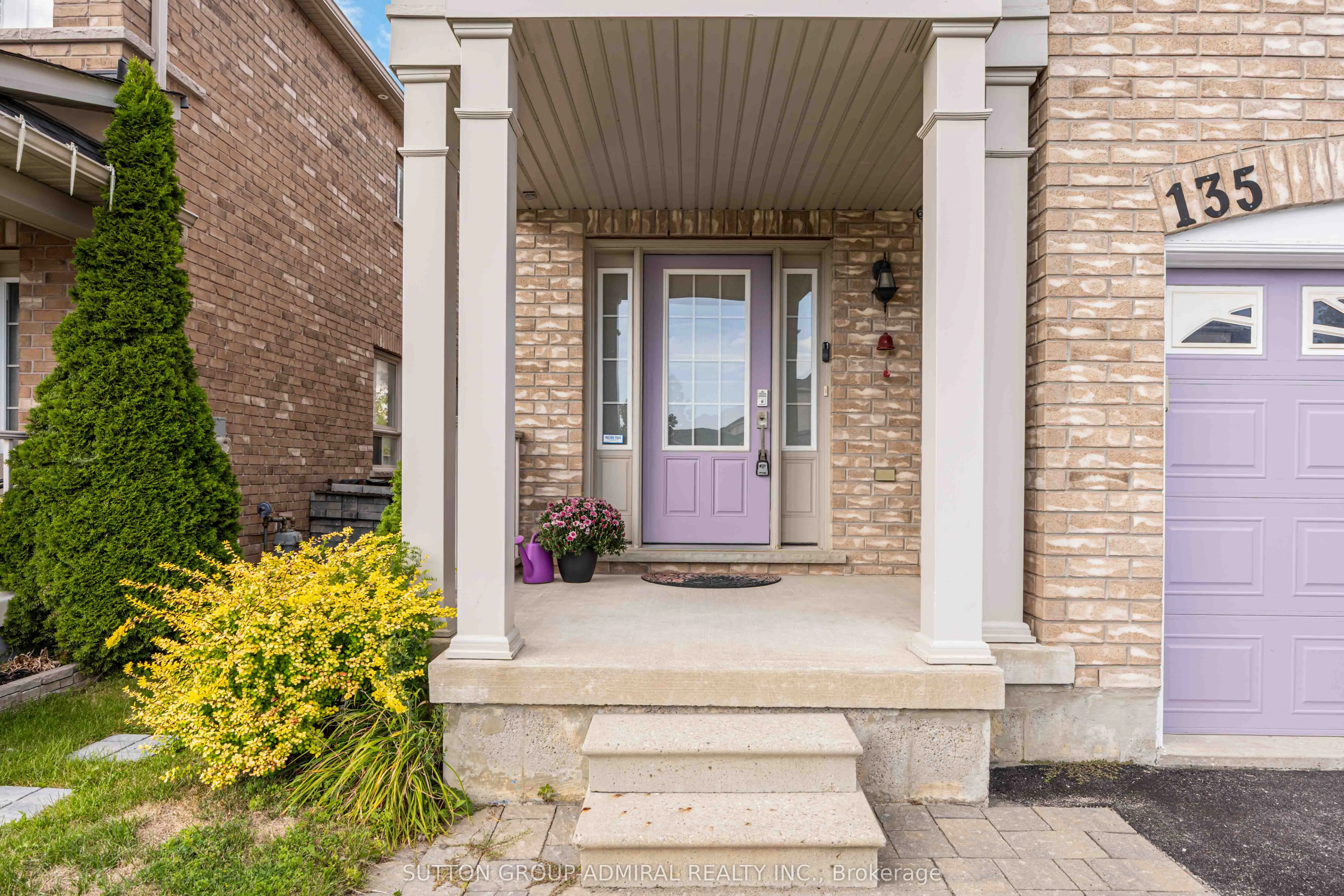 135 Armstrong Crescent