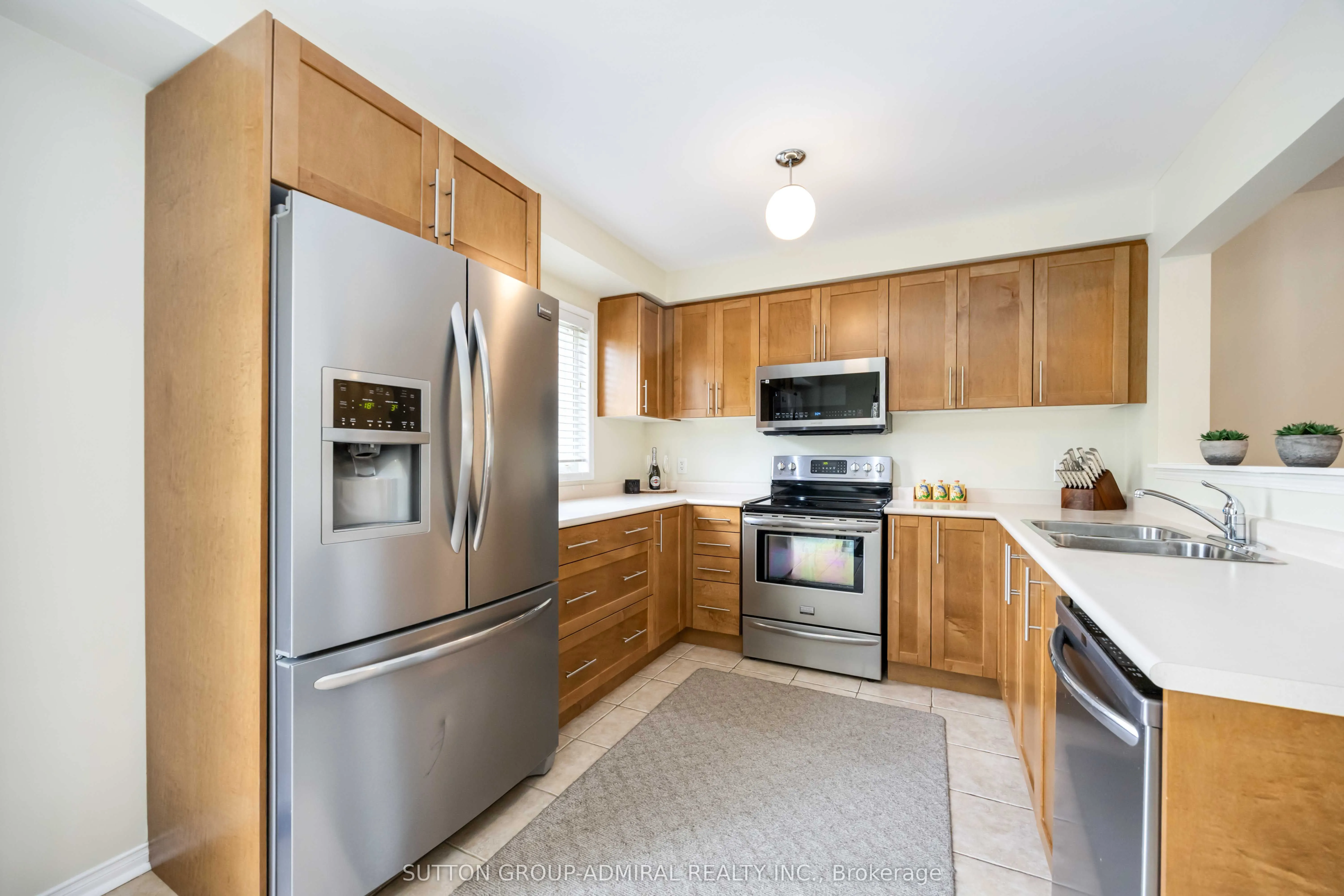 135 Armstrong Crescent