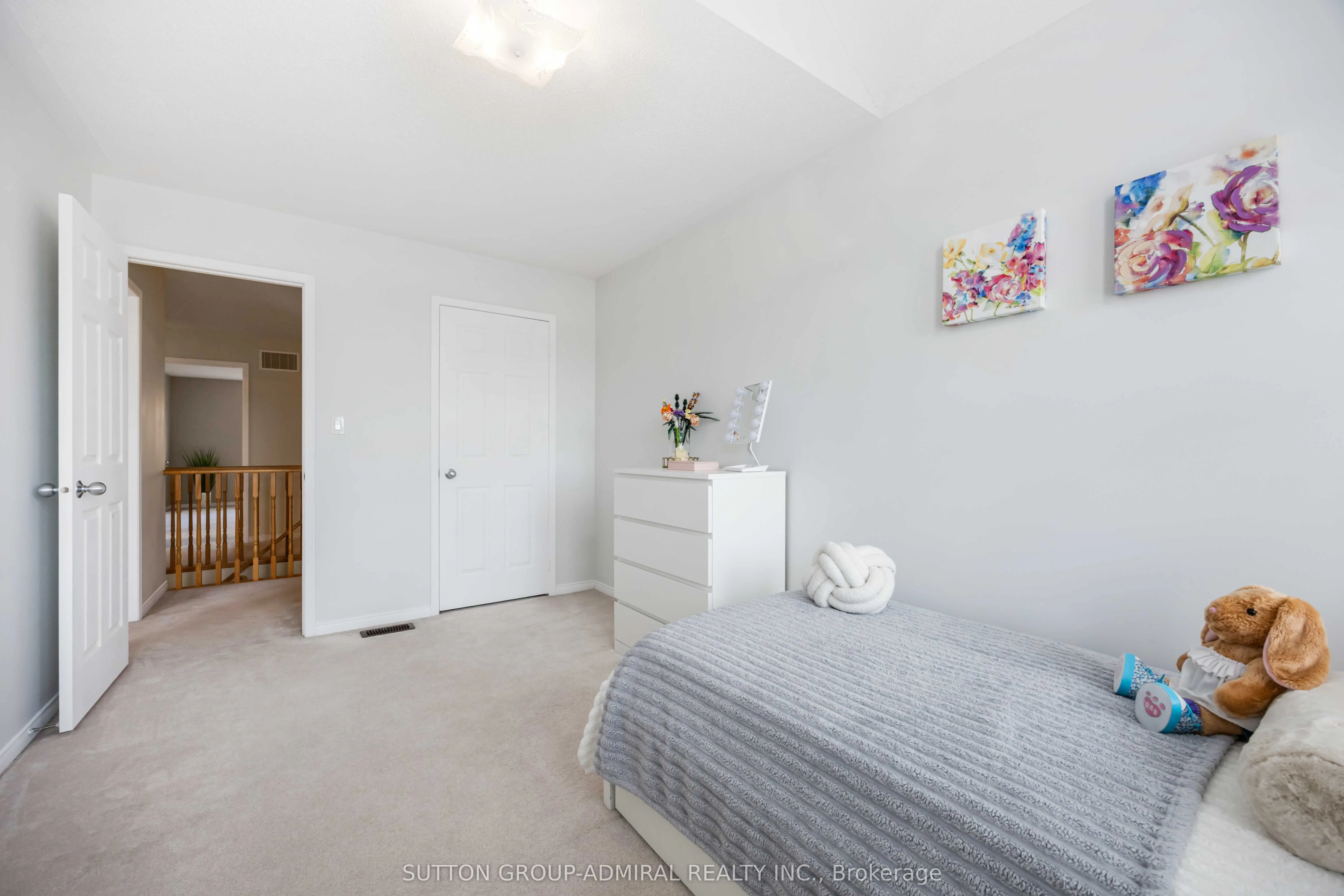 135 Armstrong Crescent