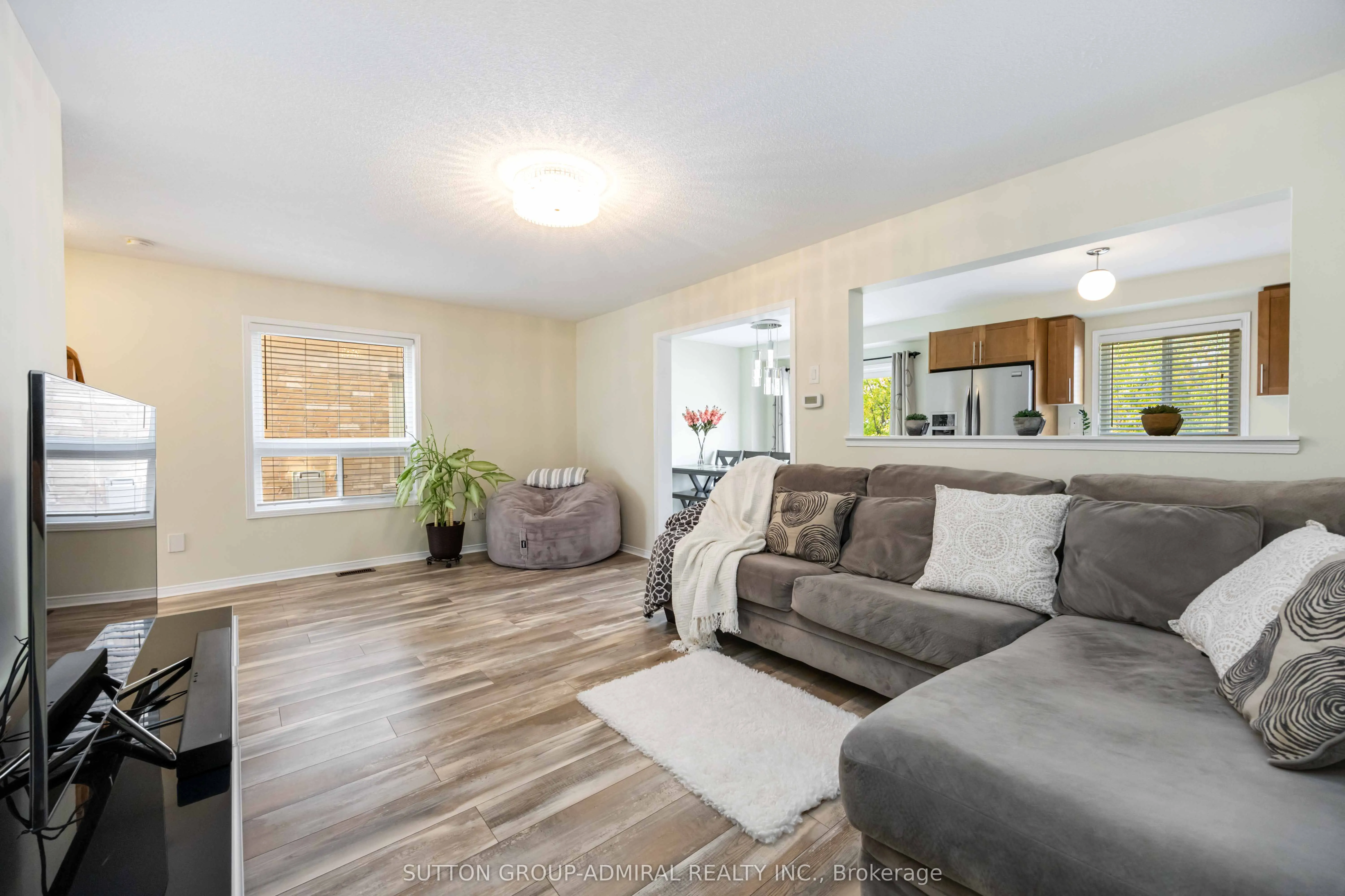 135 Armstrong Crescent