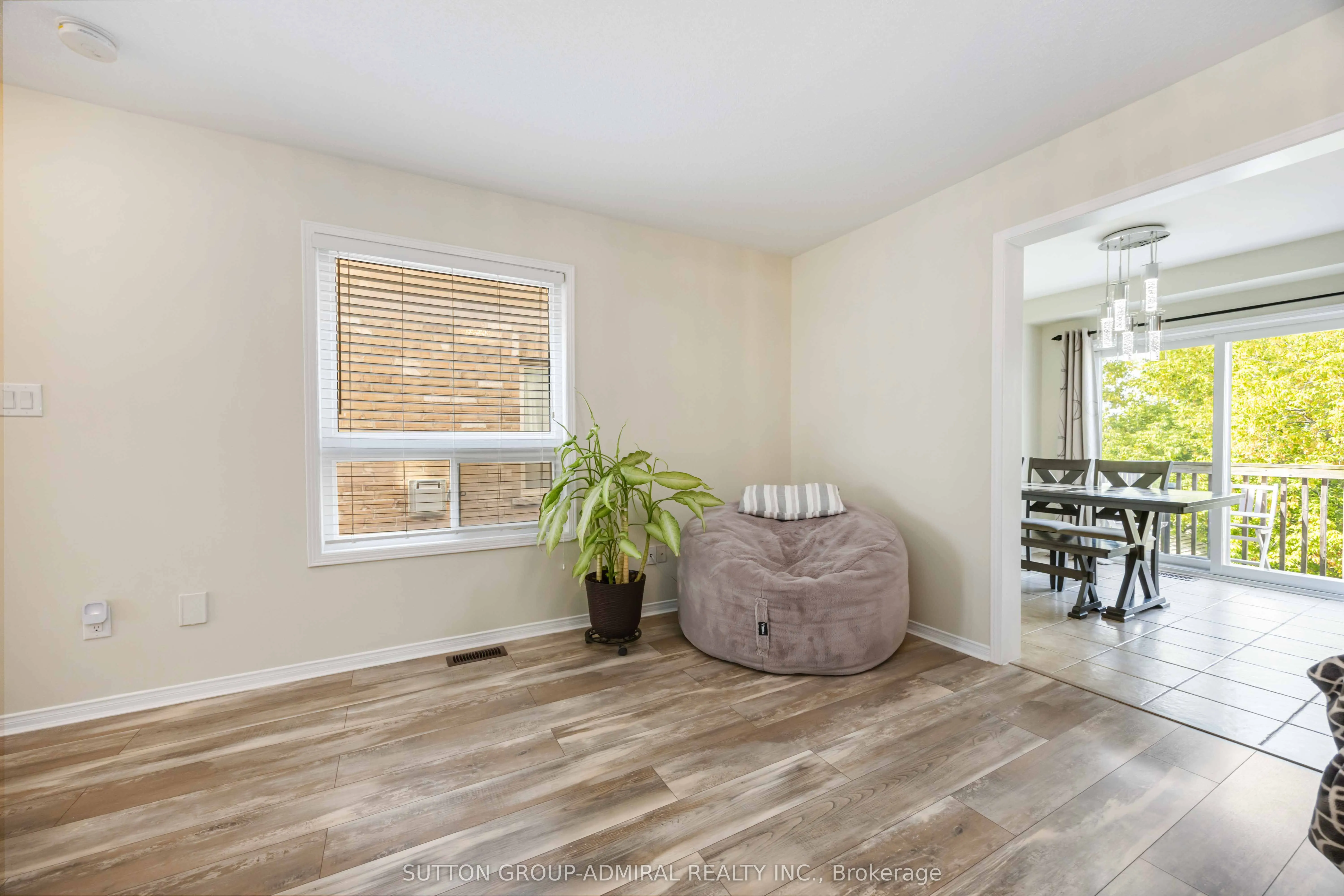 135 Armstrong Crescent