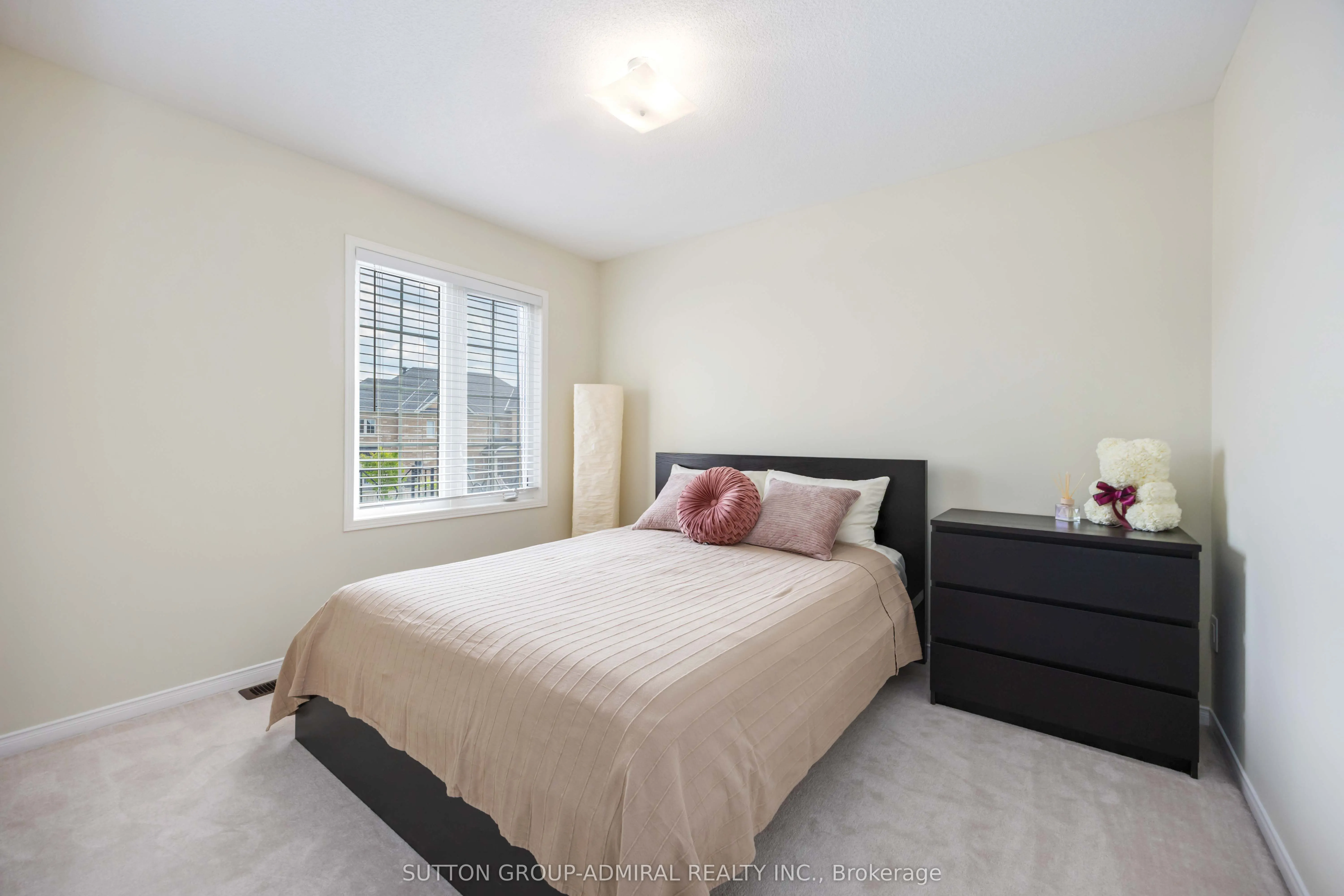 135 Armstrong Crescent