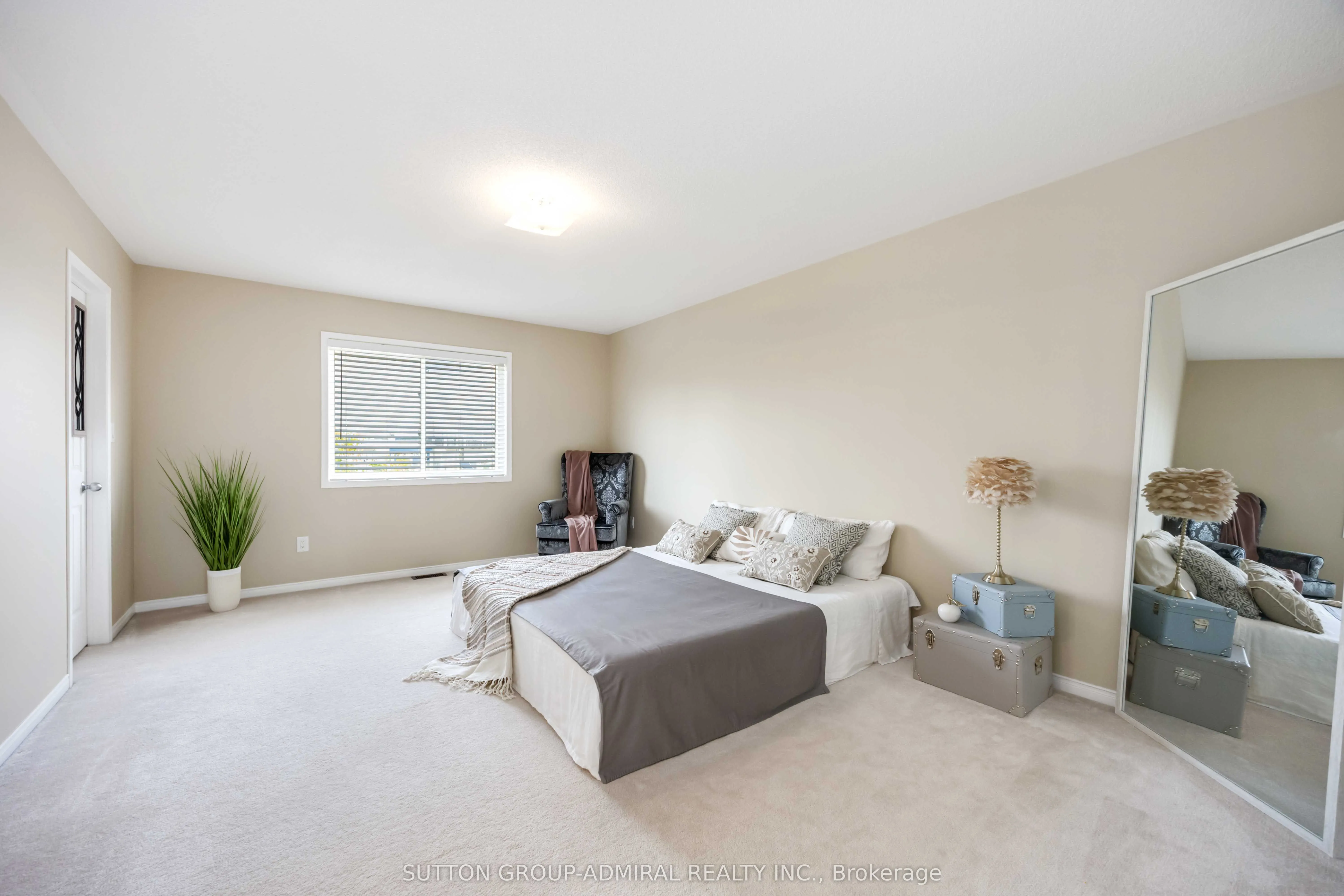135 Armstrong Crescent