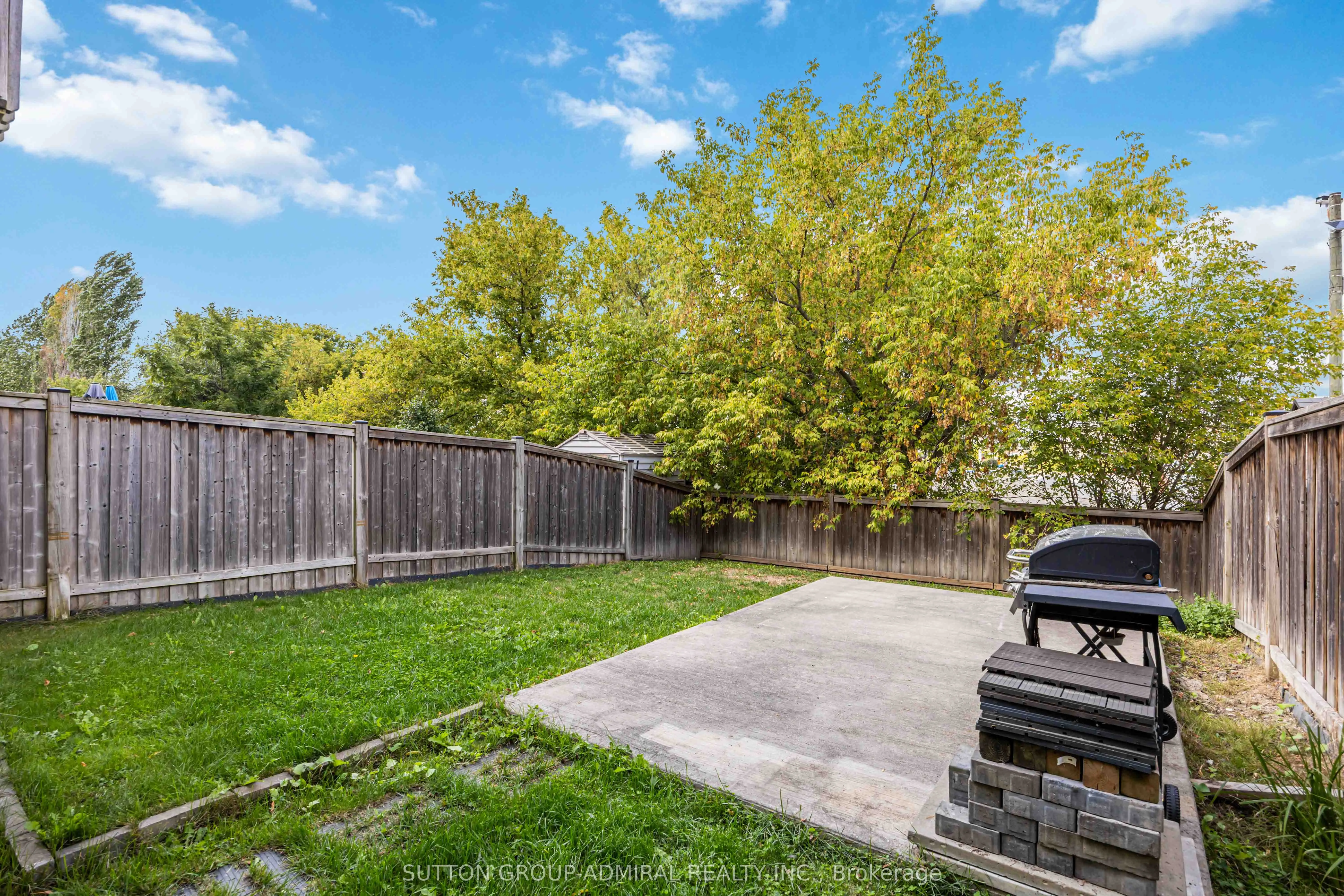 135 Armstrong Crescent