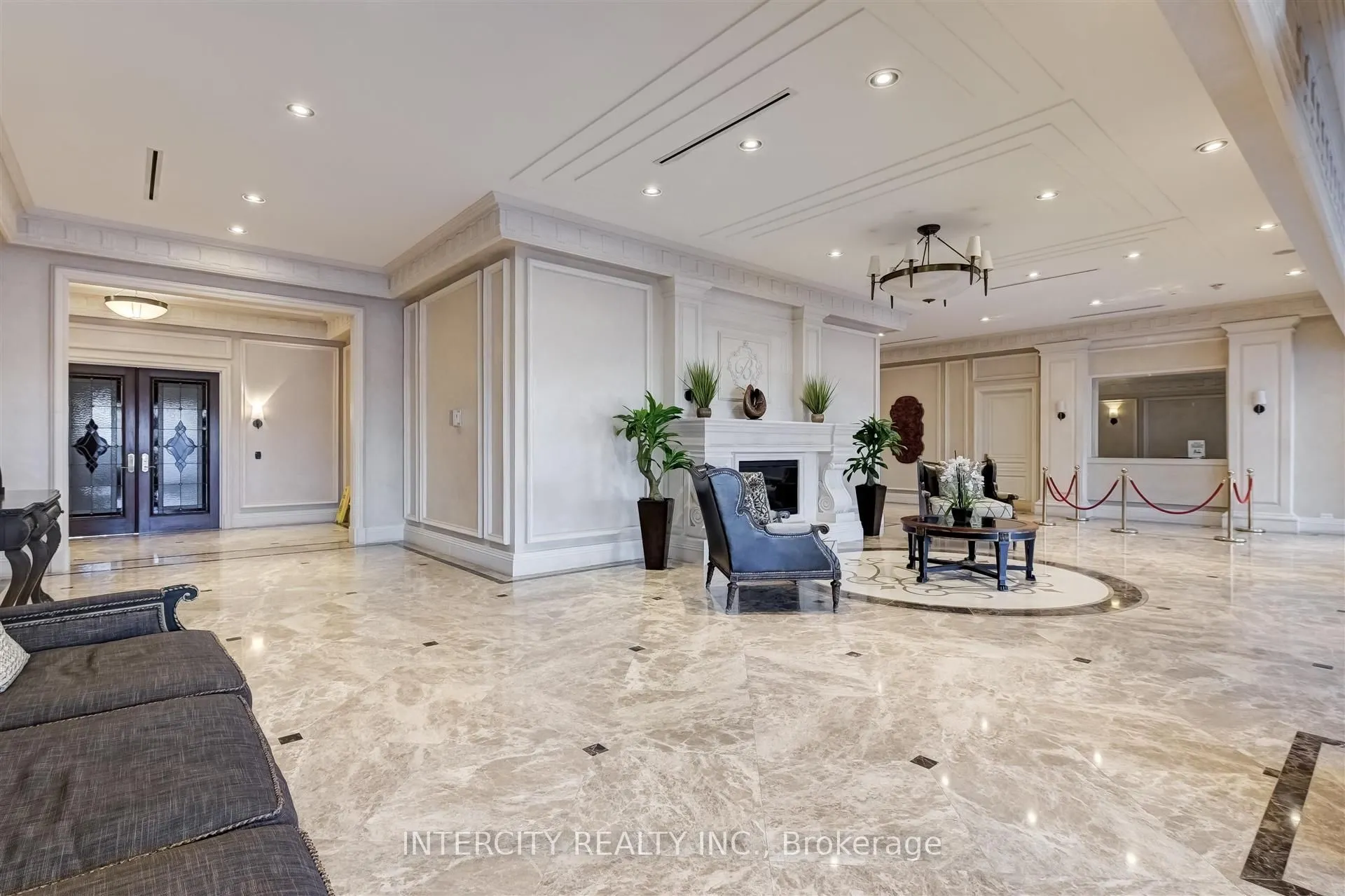 9235 Jane Street W, #516
