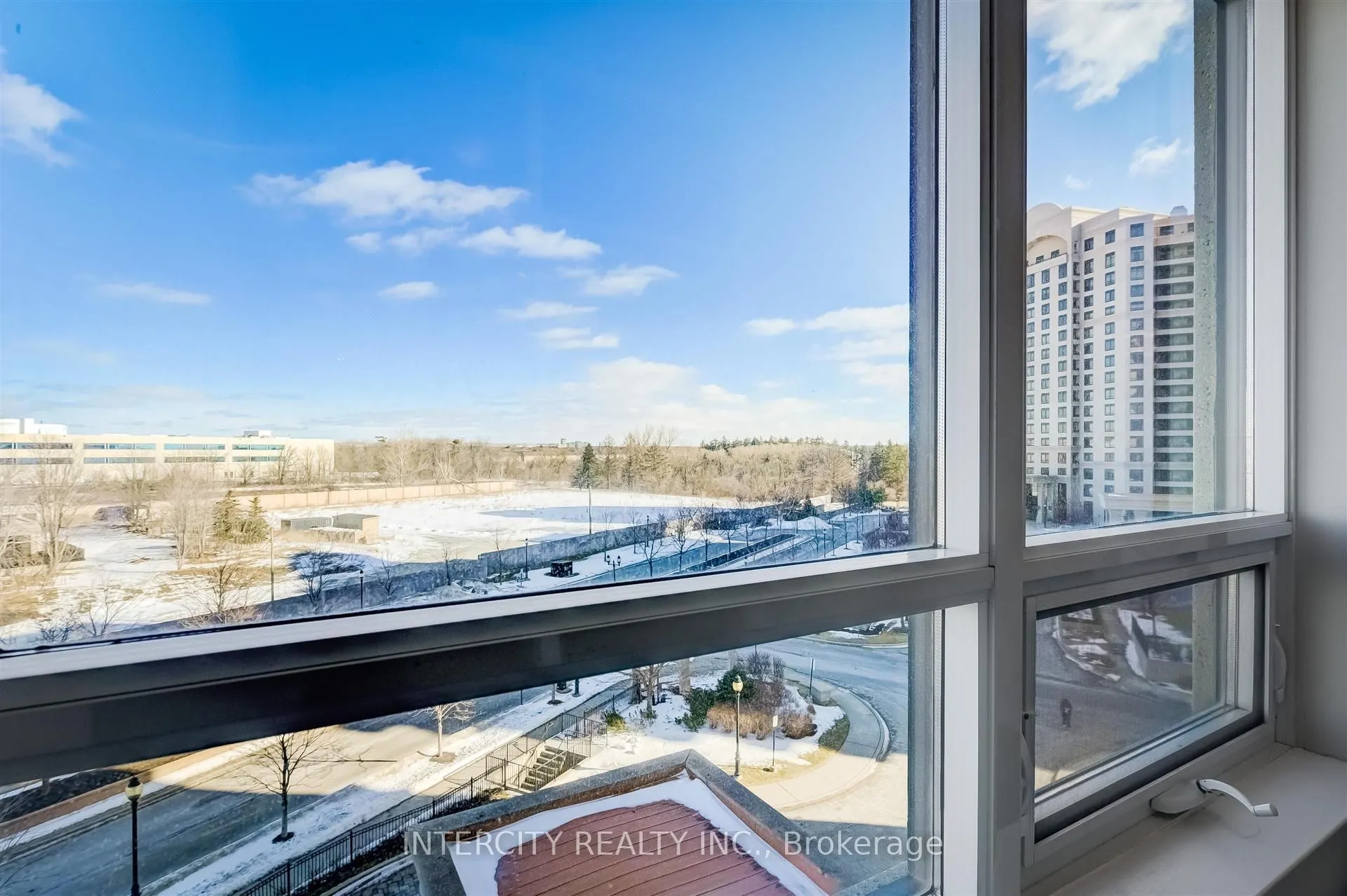 9235 Jane Street W, #516