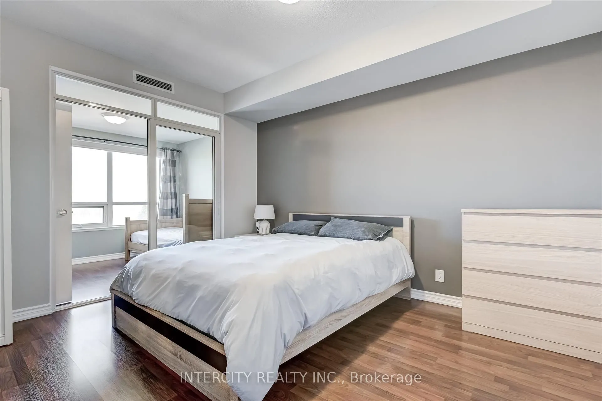 9235 Jane Street W, #516